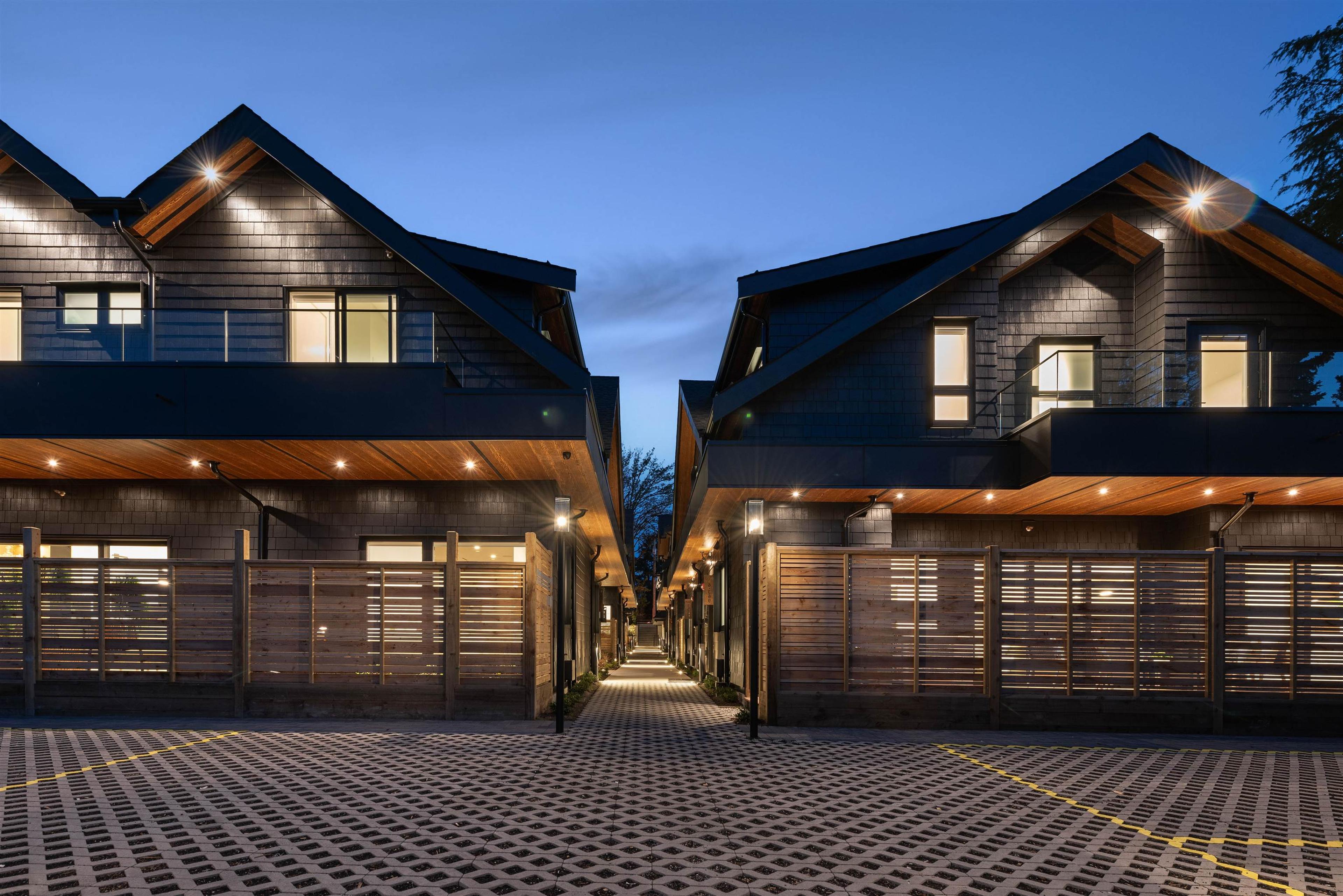 371 E 33rd Avenue, Vancouver - Exteriors - Full Complex View - Photo 1