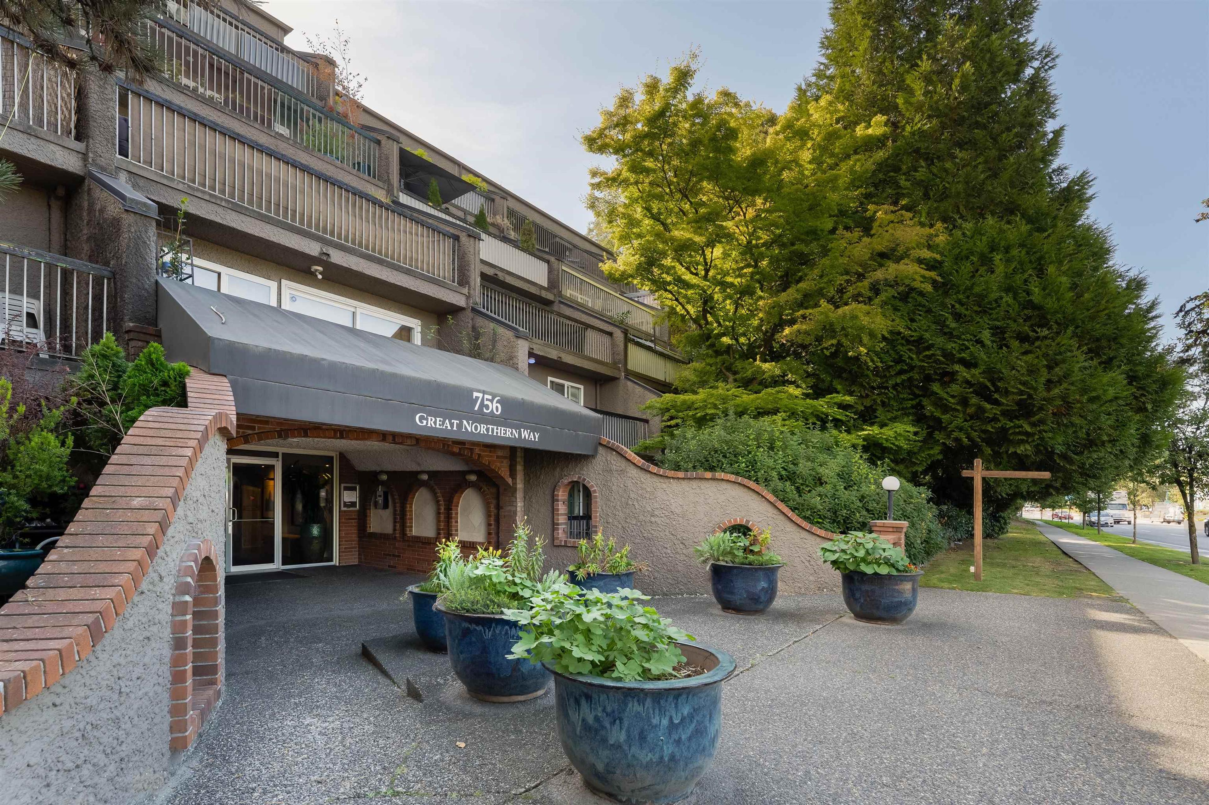 756 Great Northern Way, Vancouver - Exteriors - Photo 1