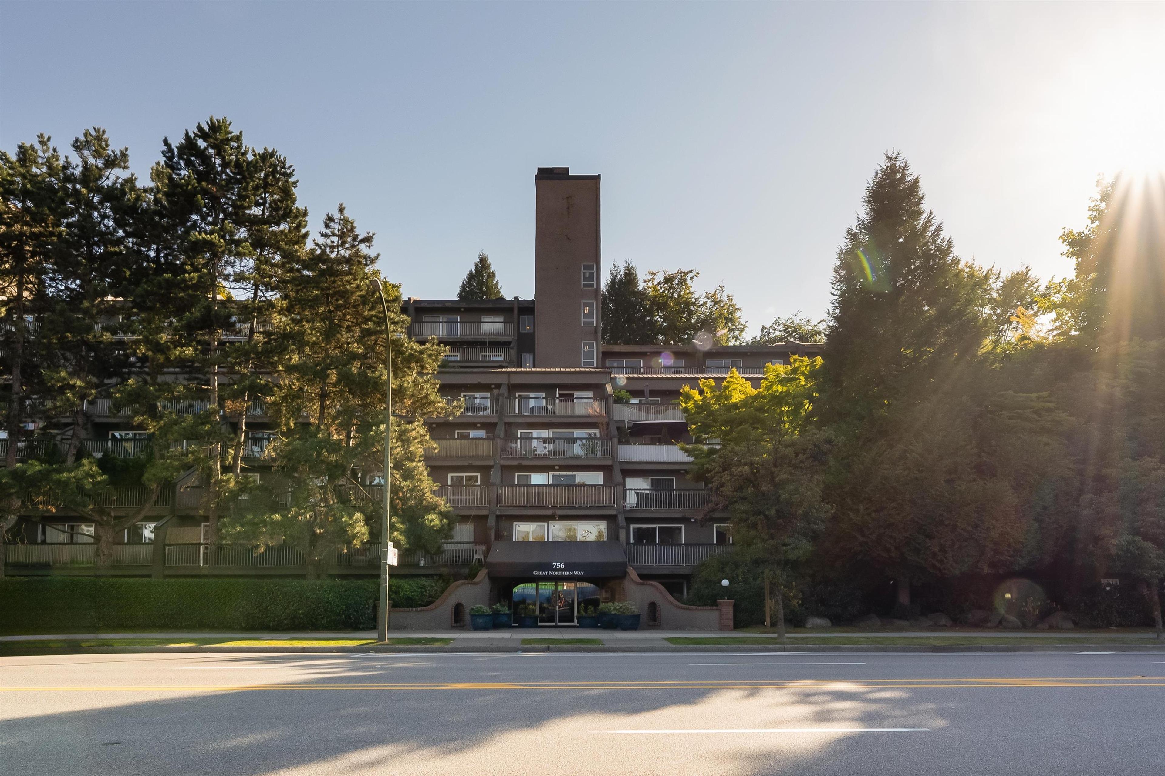 756 Great Northern Way, Vancouver - Exteriors - Full Complex View - Photo 5