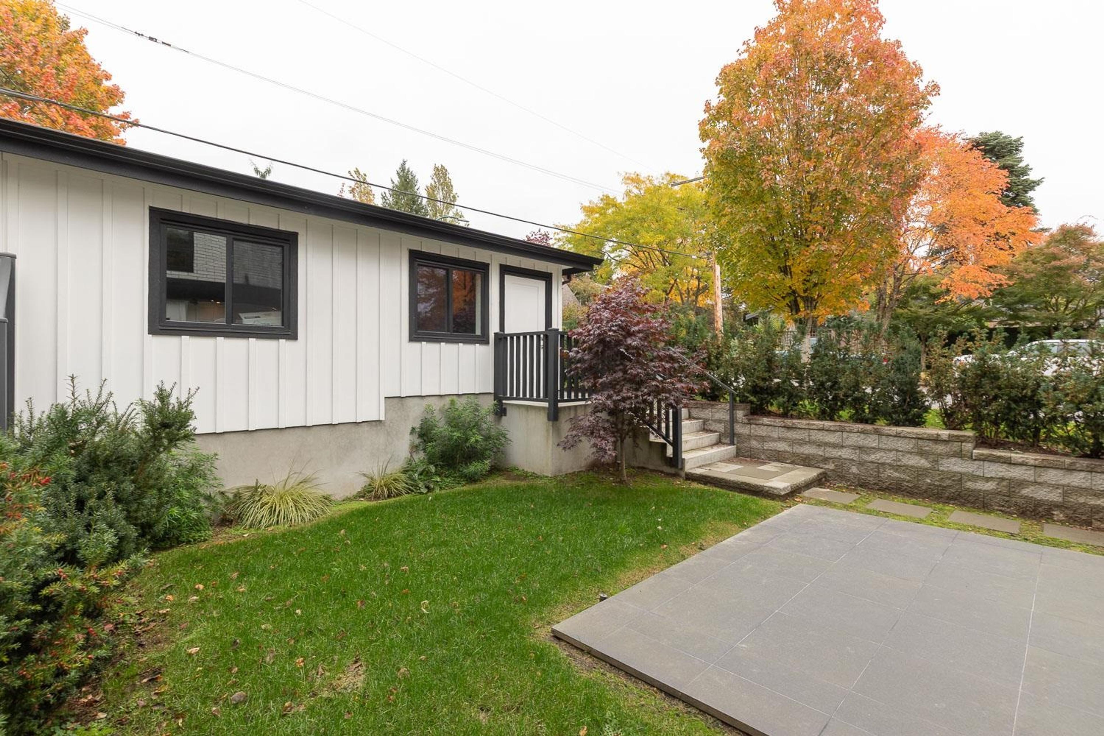 3075 Courtenay Street, Vancouver - Exteriors - Photo 1