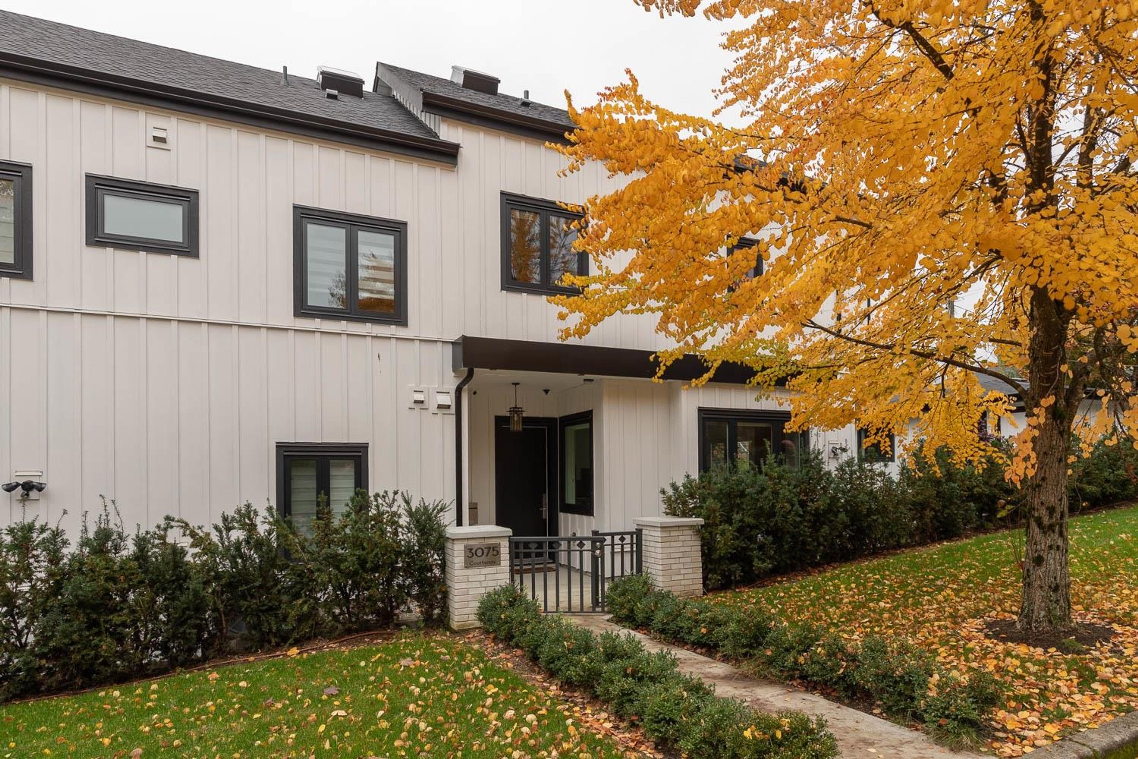 3075 Courtenay Street, Vancouver - Exteriors - Photo 2