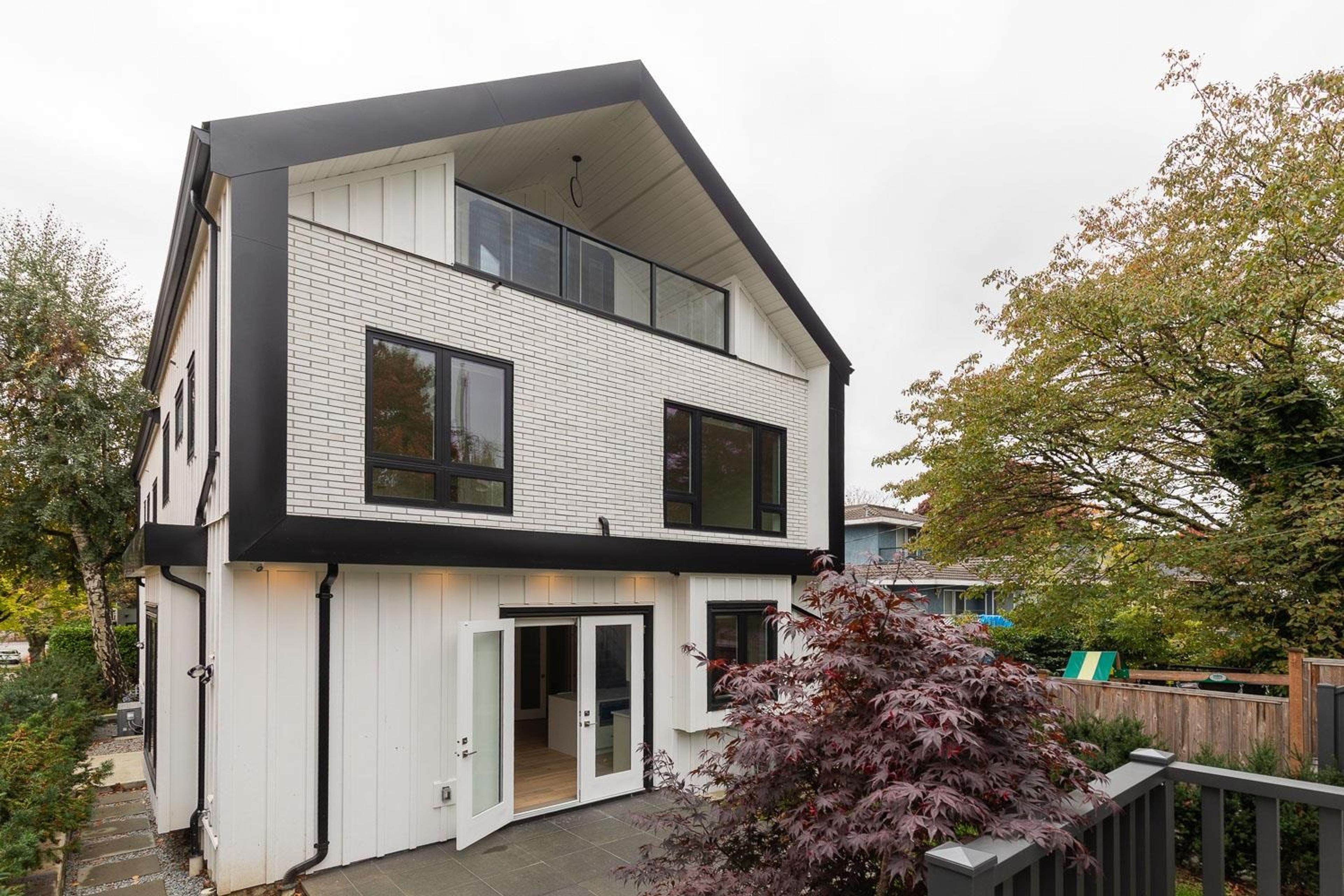 3075 Courtenay Street, Vancouver - Exteriors - Photo 5