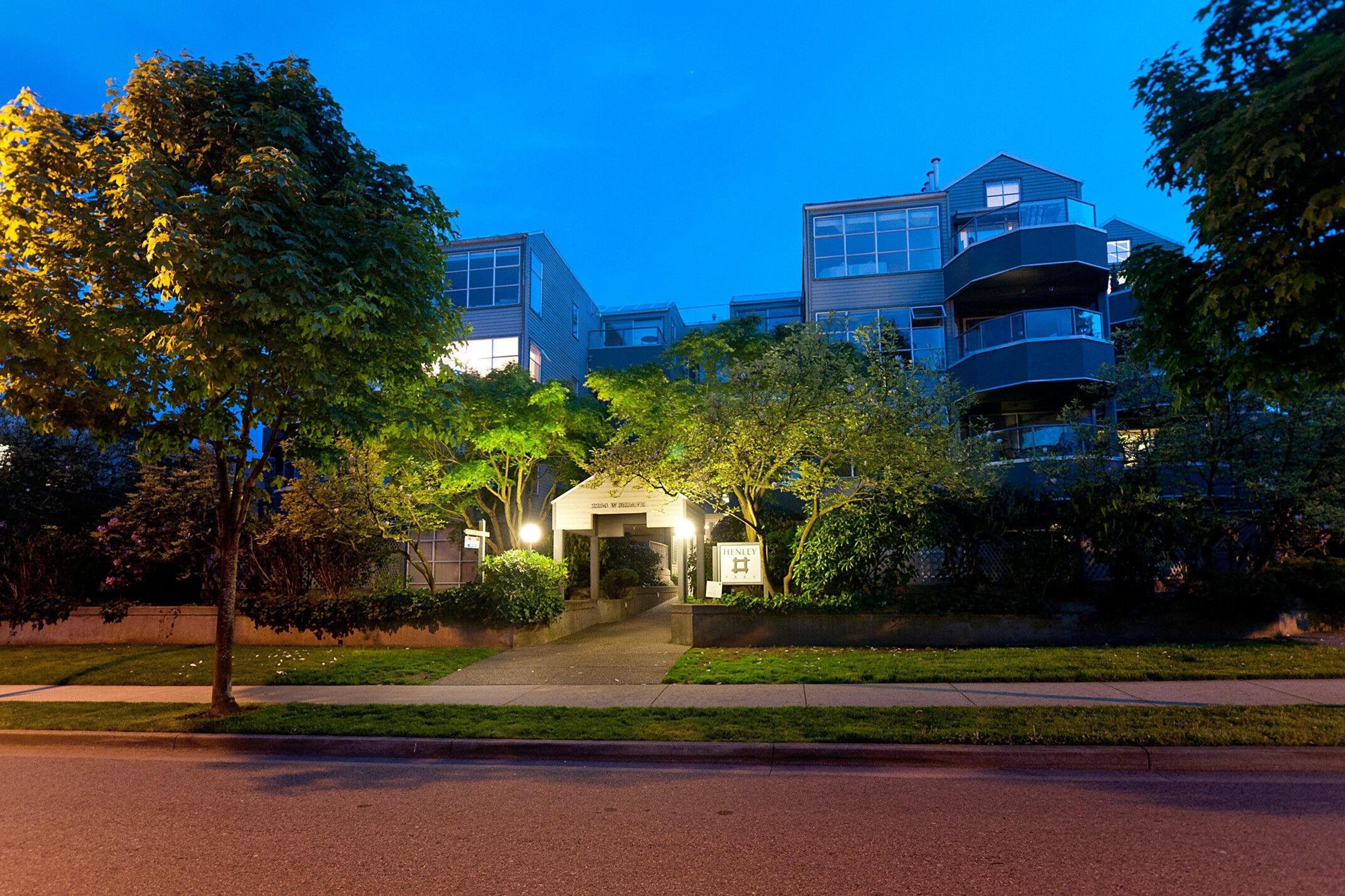 2250 W 3rd Avenue, Vancouver - Exteriors - Photo 1