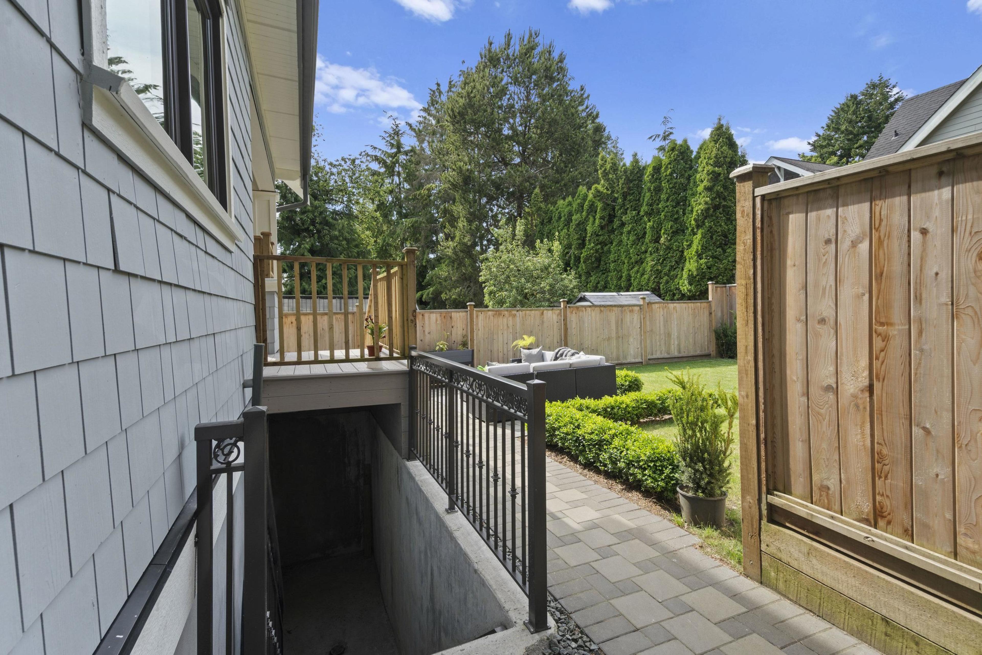 2377 W 7th Avenue, Vancouver - Exteriors - Photo 3