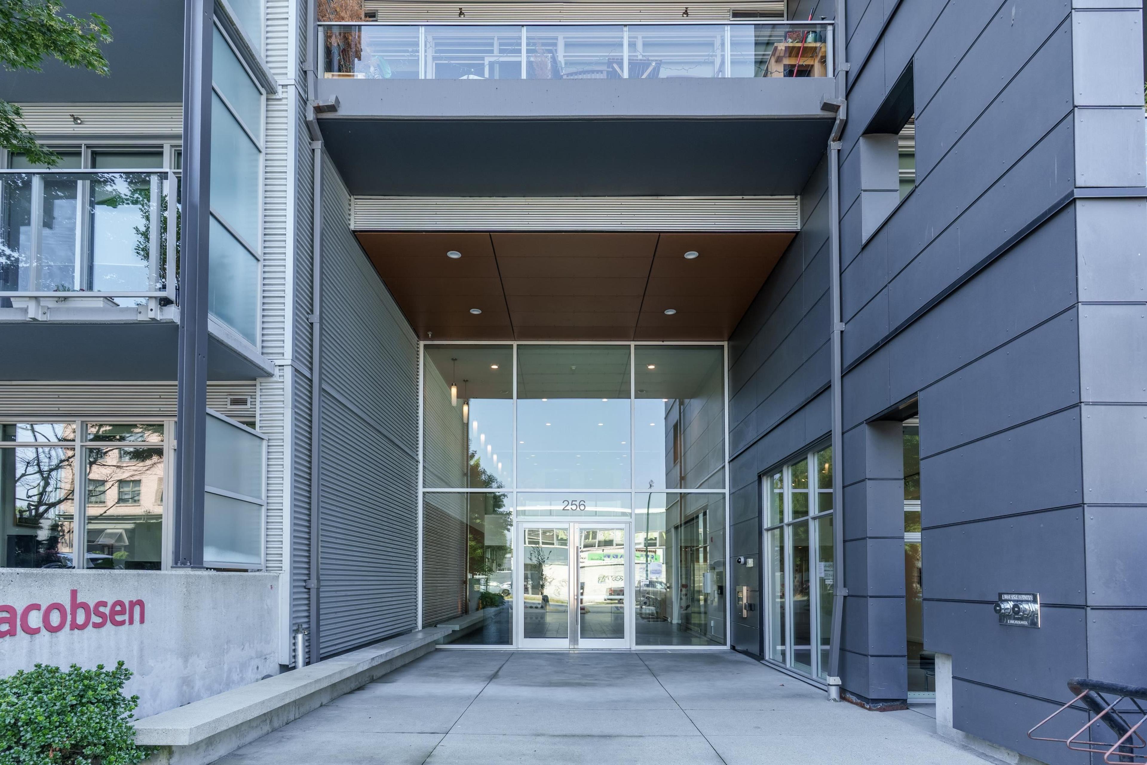 260 E 2nd Avenue, Vancouver - Exteriors - Photo 1