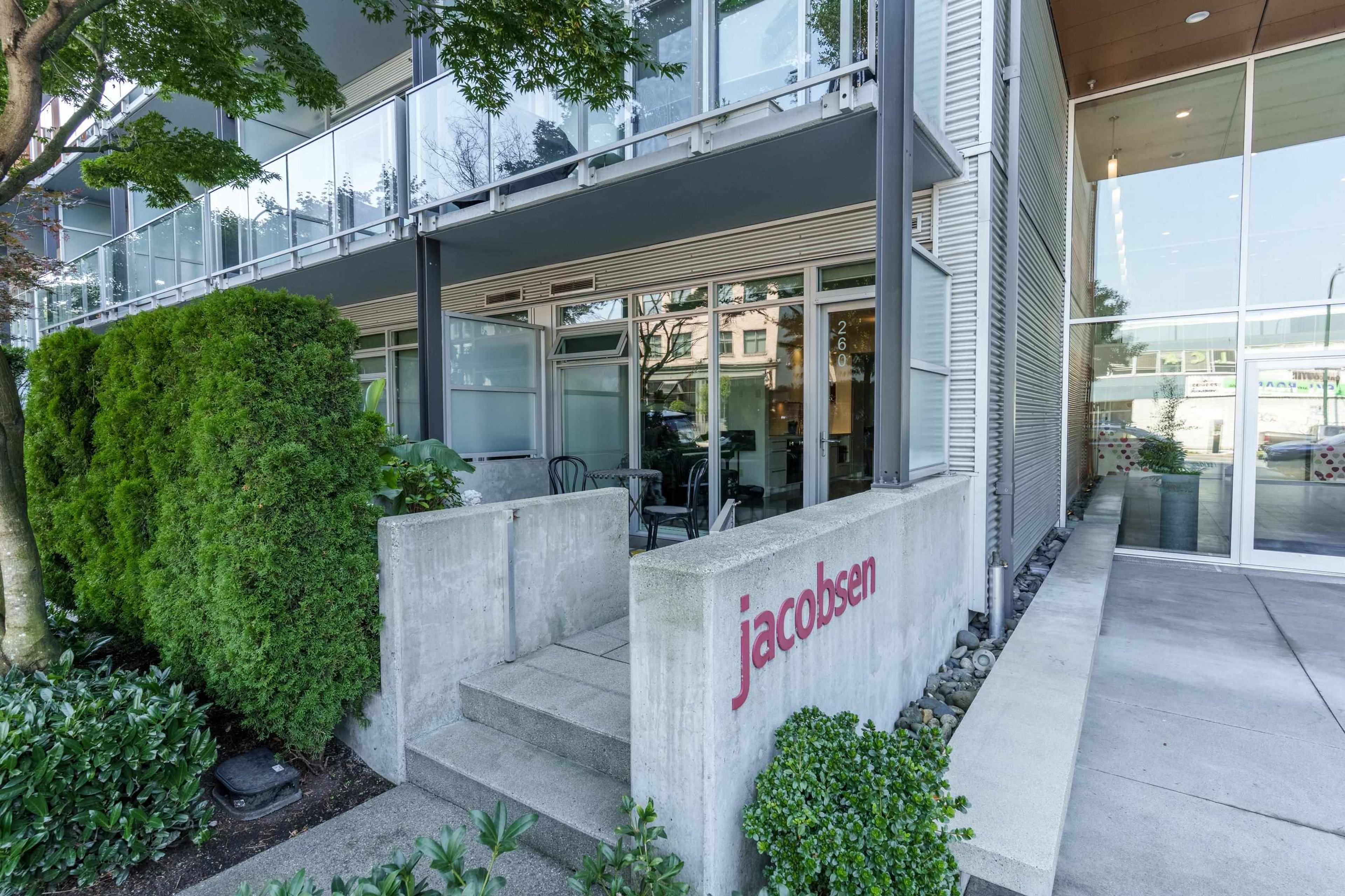 260 E 2nd Avenue, Vancouver - Exteriors - Photo 2