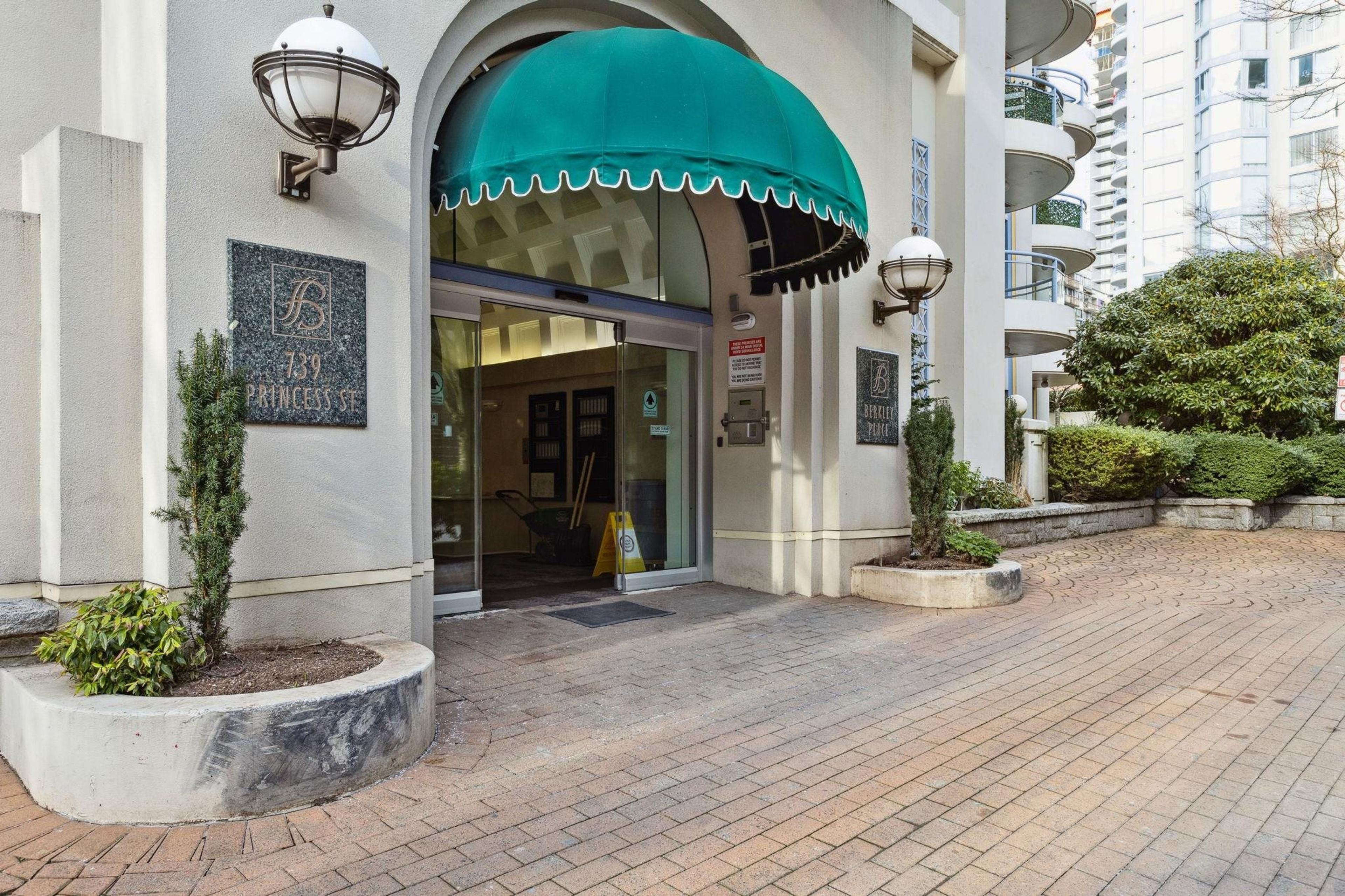 739 Princess Street, New Westminster - Exteriors - Photo 4