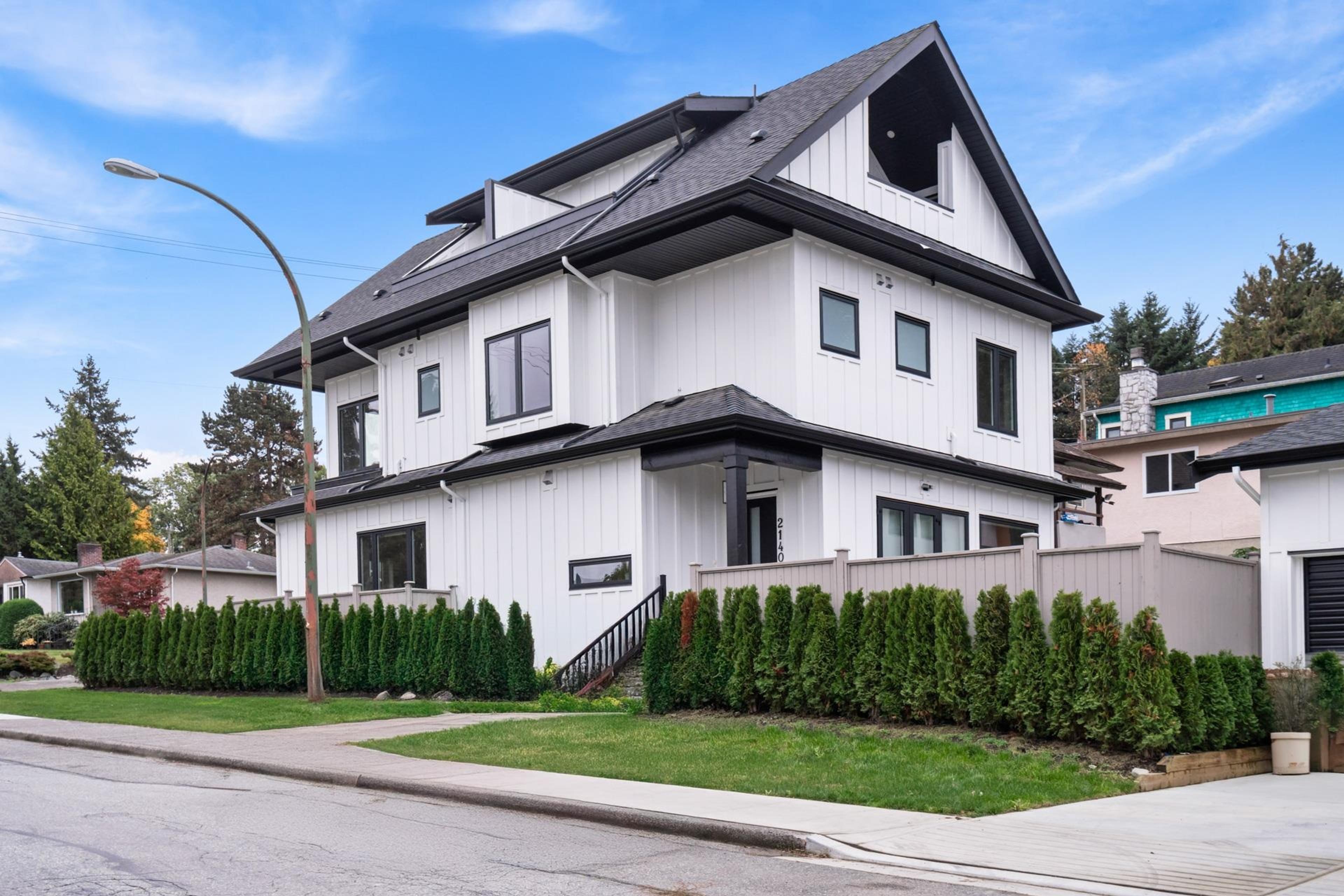 2140 E 20th Avenue, Vancouver - Exteriors - Photo 2