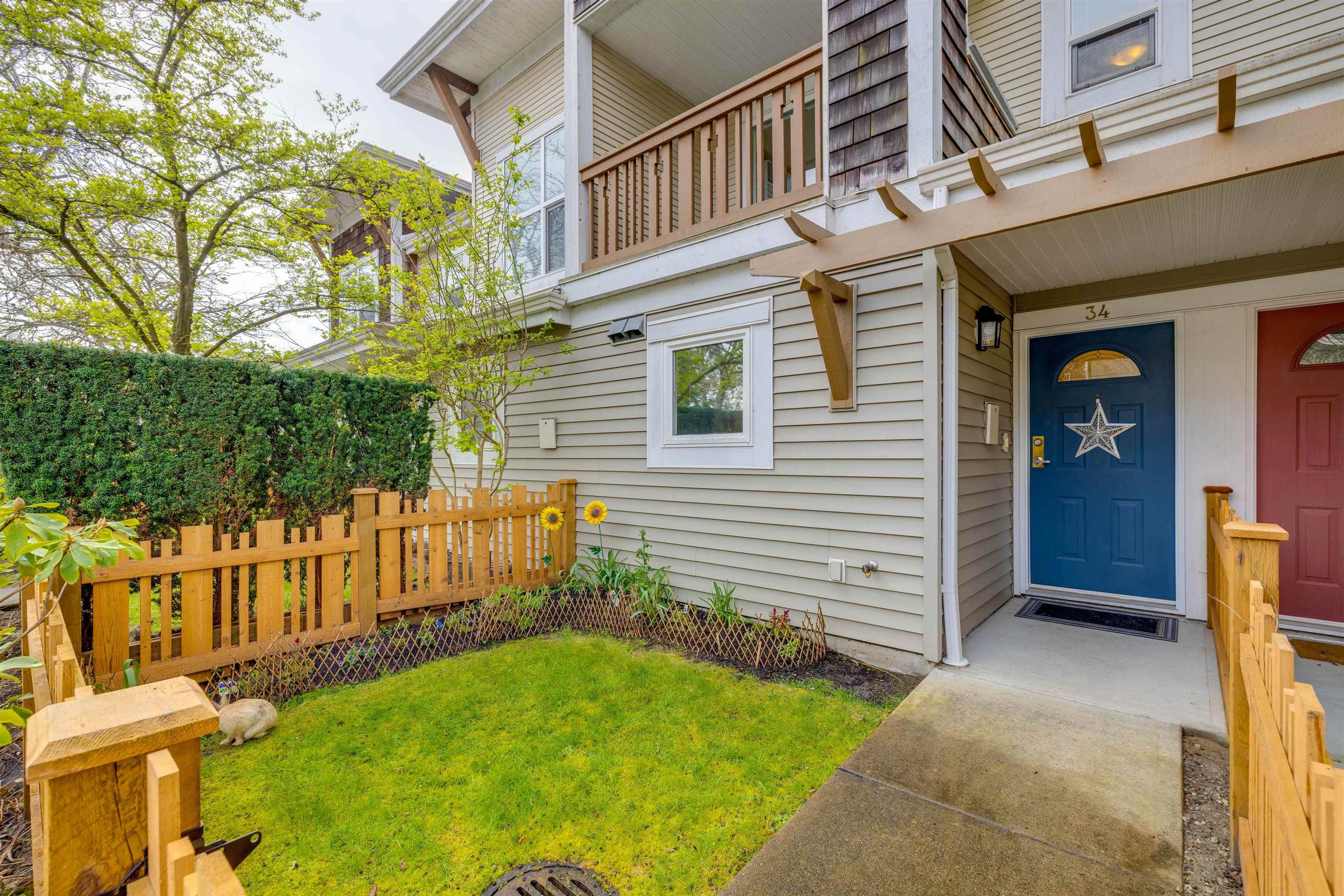 7111 Lynnwood Drive, Richmond - Exteriors - Photo 3