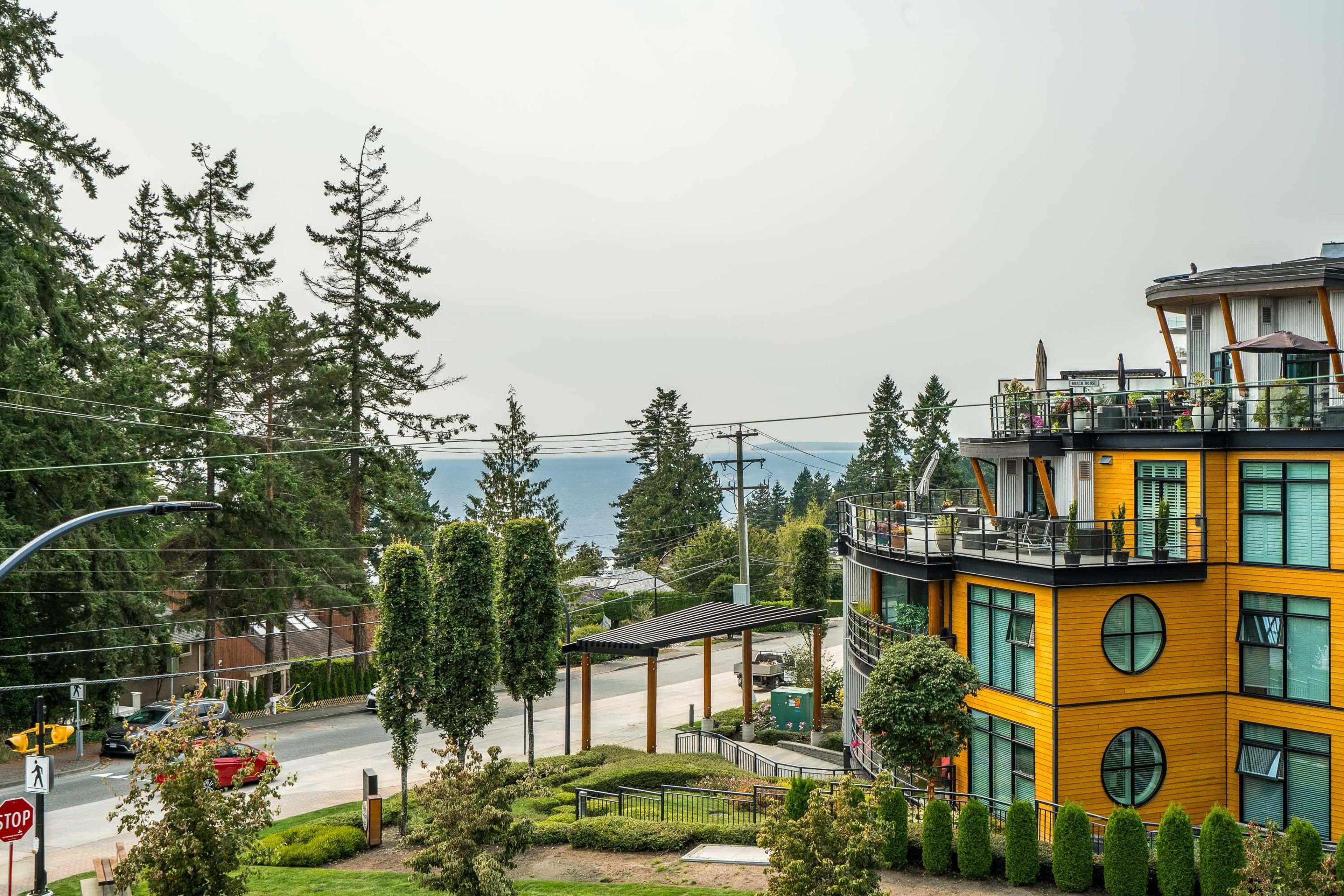 1424 Everall Street, White Rock - Exteriors - Photo 3