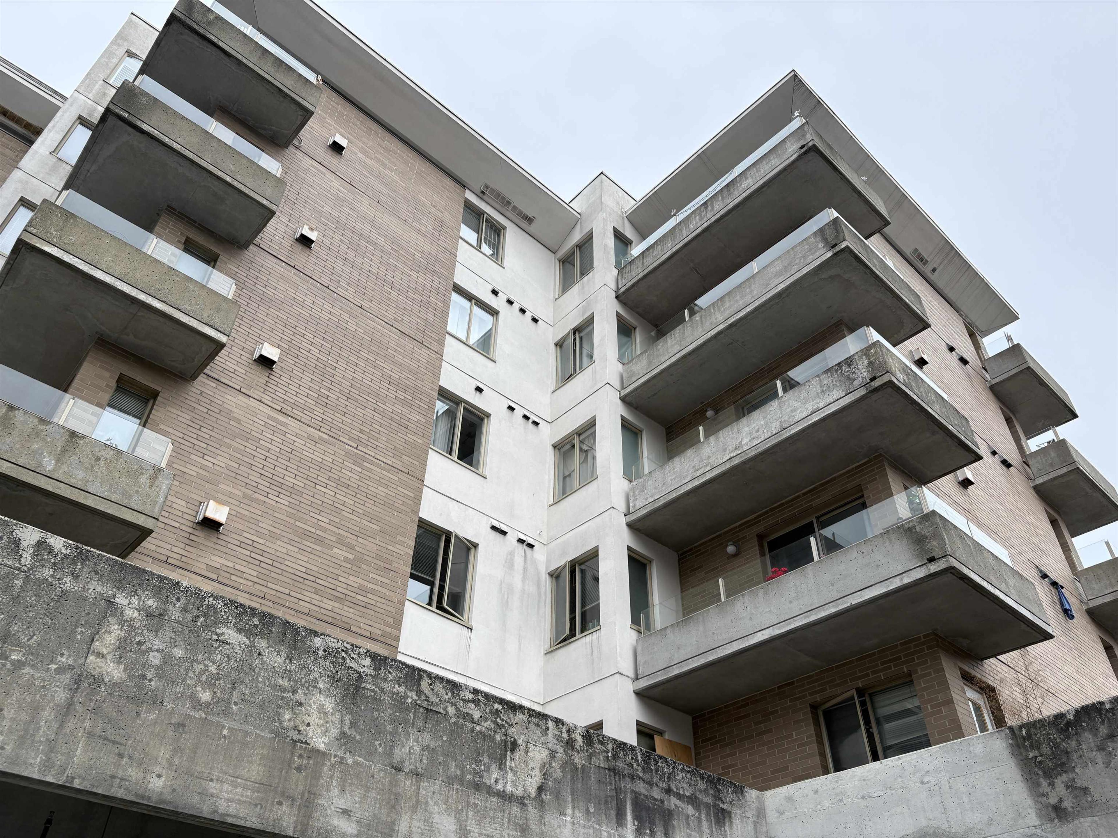 137 W 17th Street, North Vancouver - Exteriors - Photo 1