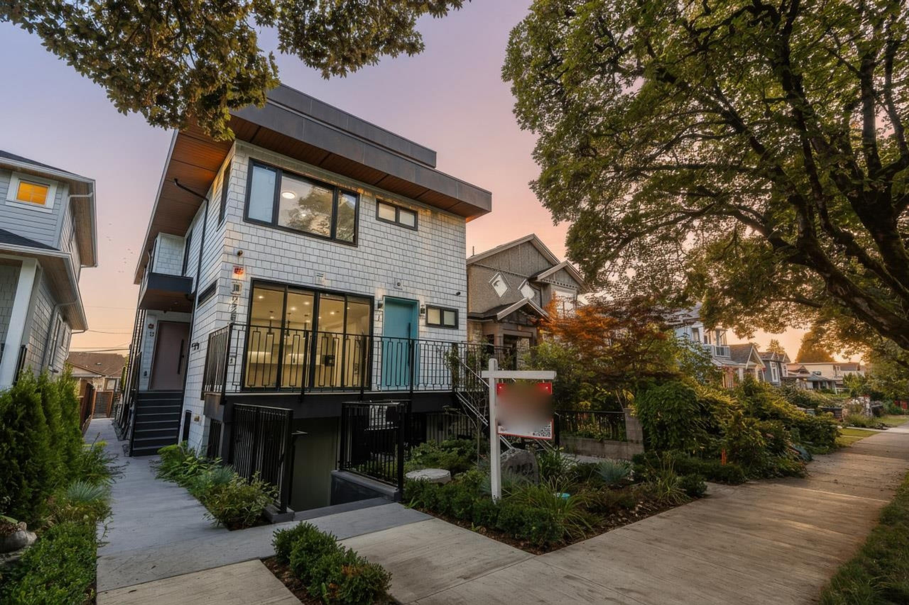 2282 E 8th Avenue, Vancouver - Exteriors - Photo 1