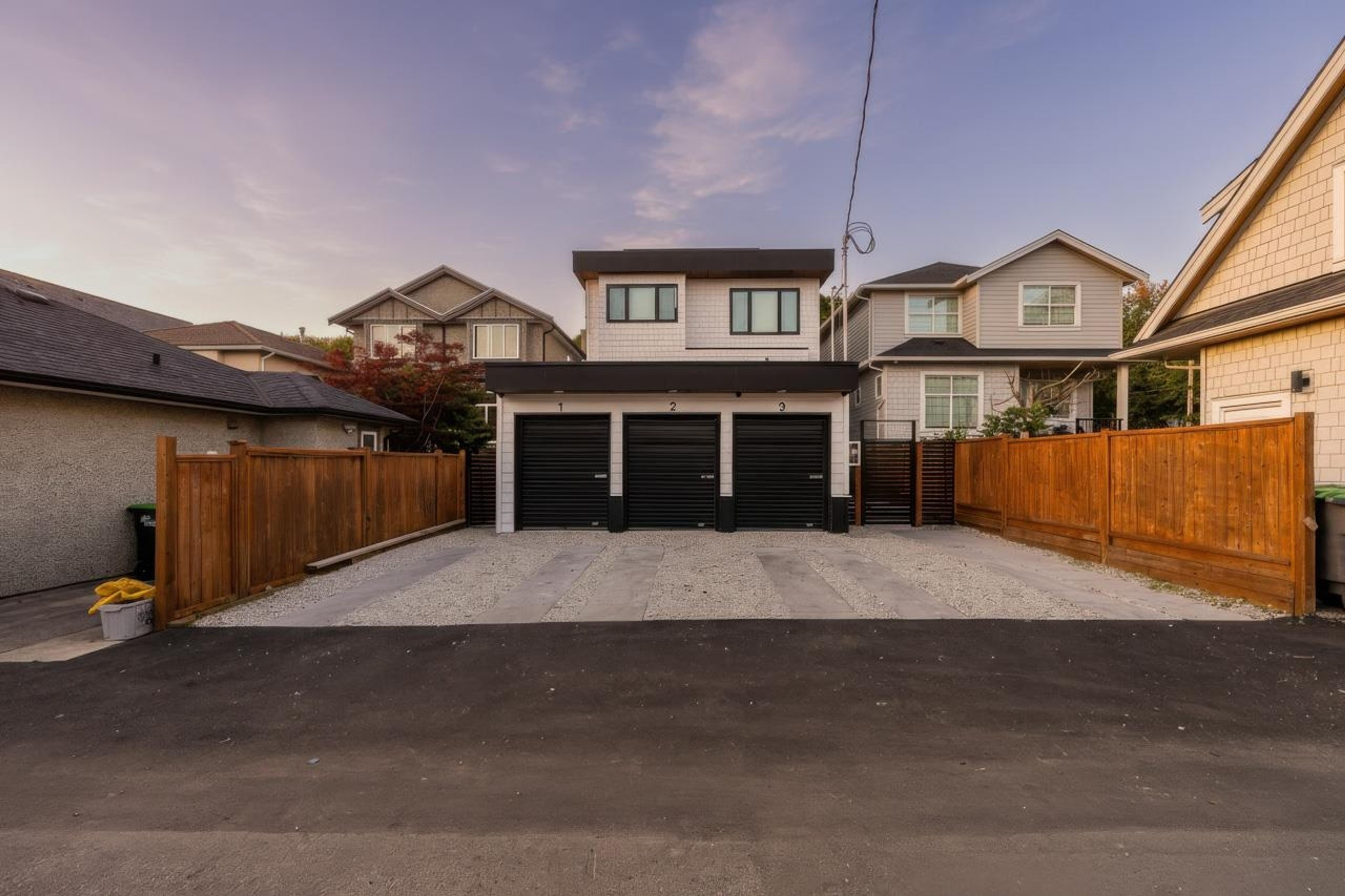 2282 E 8th Avenue, Vancouver - Exteriors - Photo 2