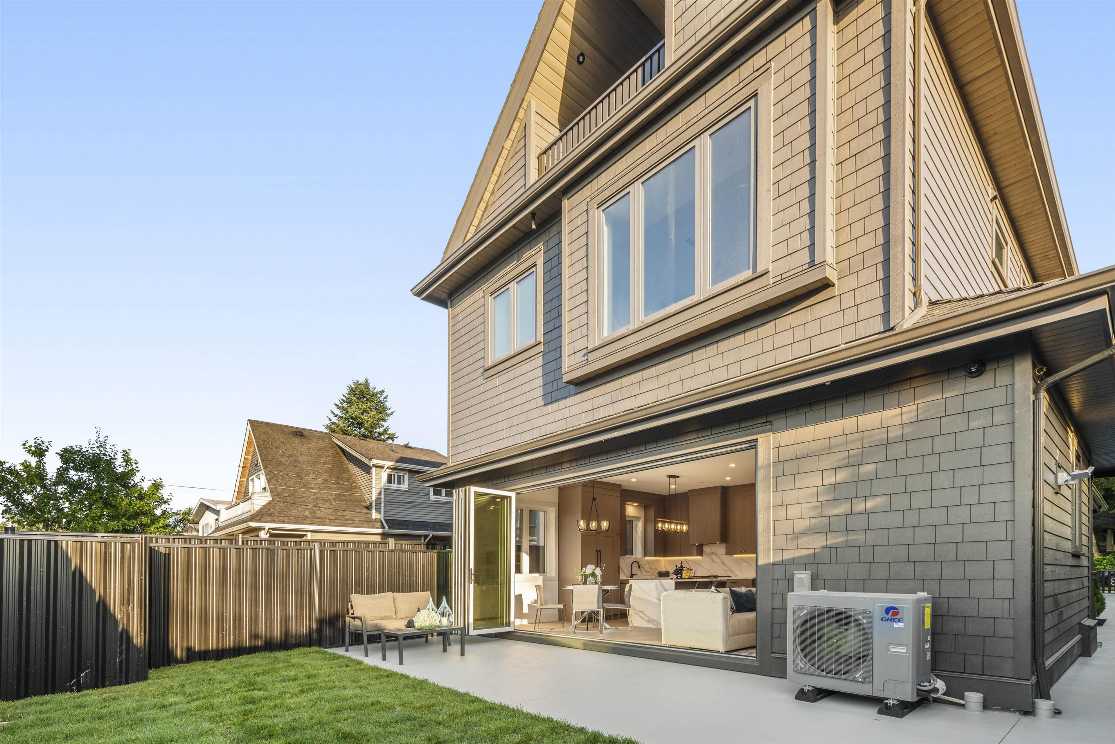 847 E 10th Avenue, Vancouver - Exteriors - Photo 1