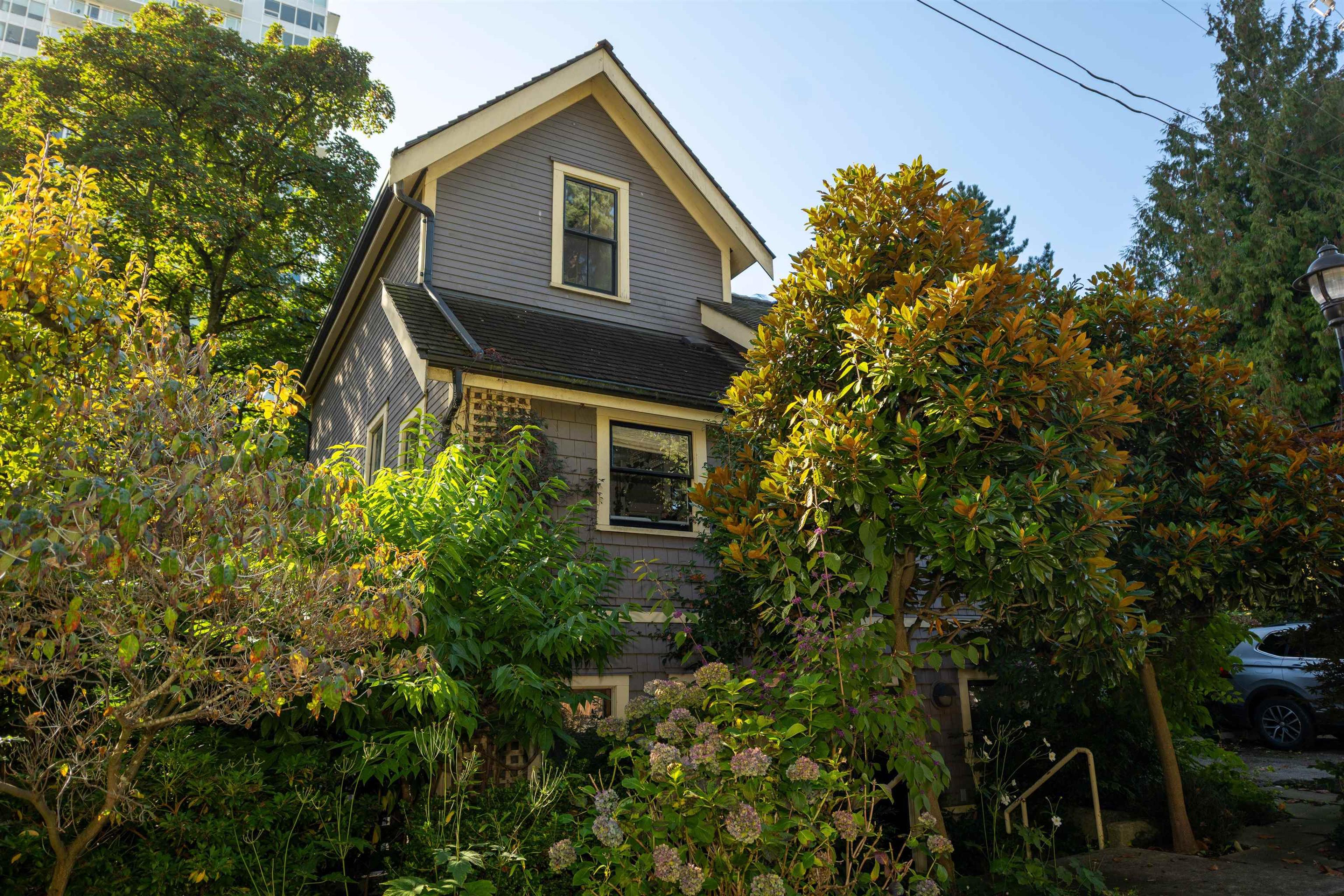 11191117 Pendrell Street, Vancouver - Exteriors - Photo 1
