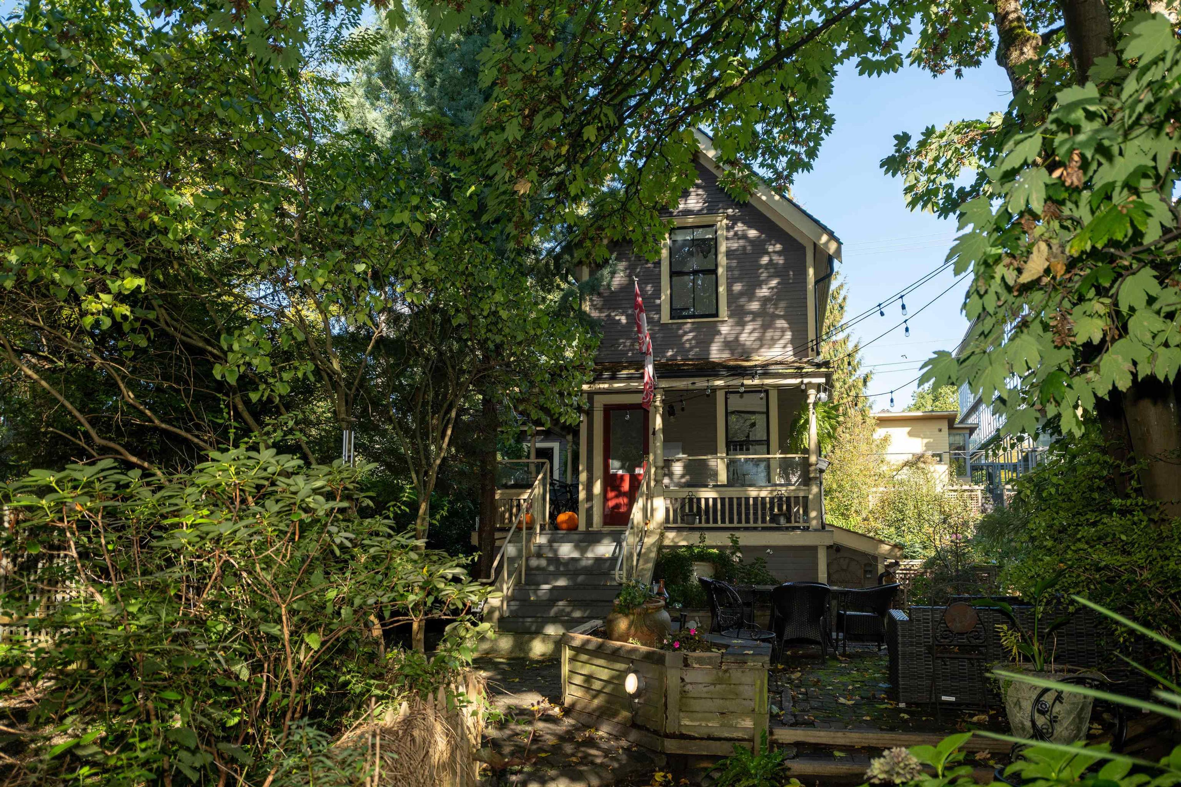 11191117 Pendrell Street, Vancouver - Exteriors - Photo 2