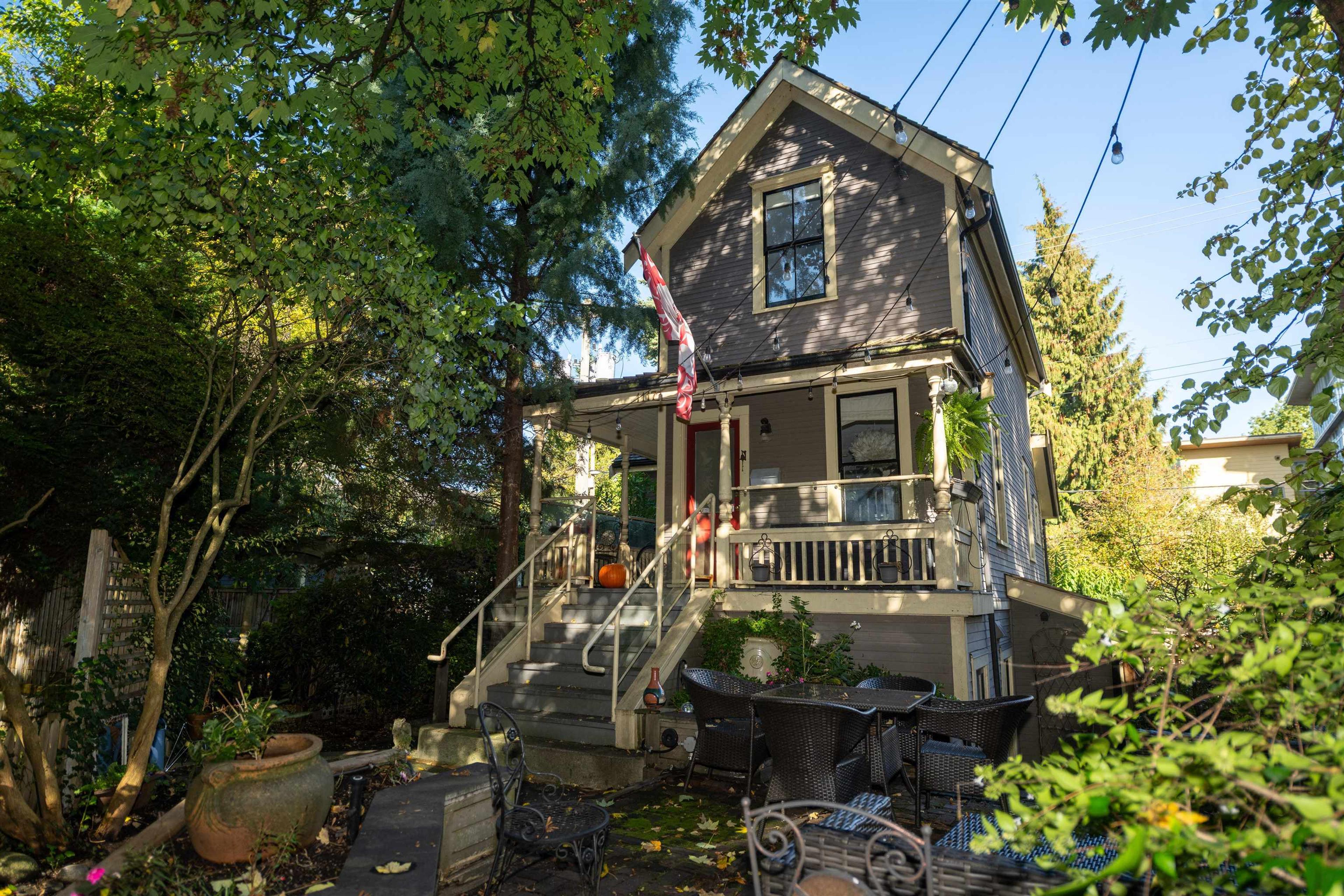 11191117 Pendrell Street, Vancouver - Exteriors - Photo 4