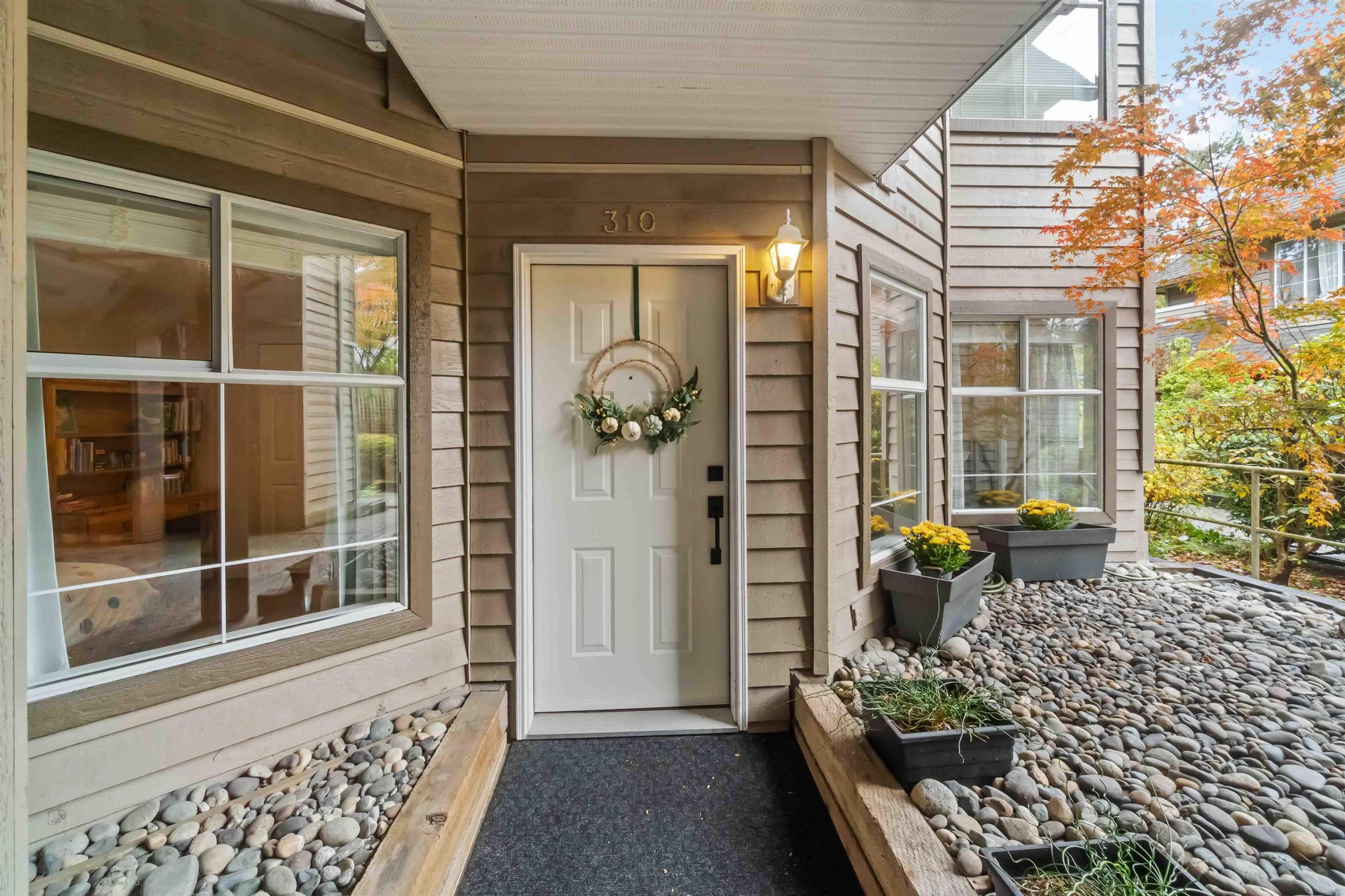 1000 Bowron Court, North Vancouver - Exteriors - Photo 1