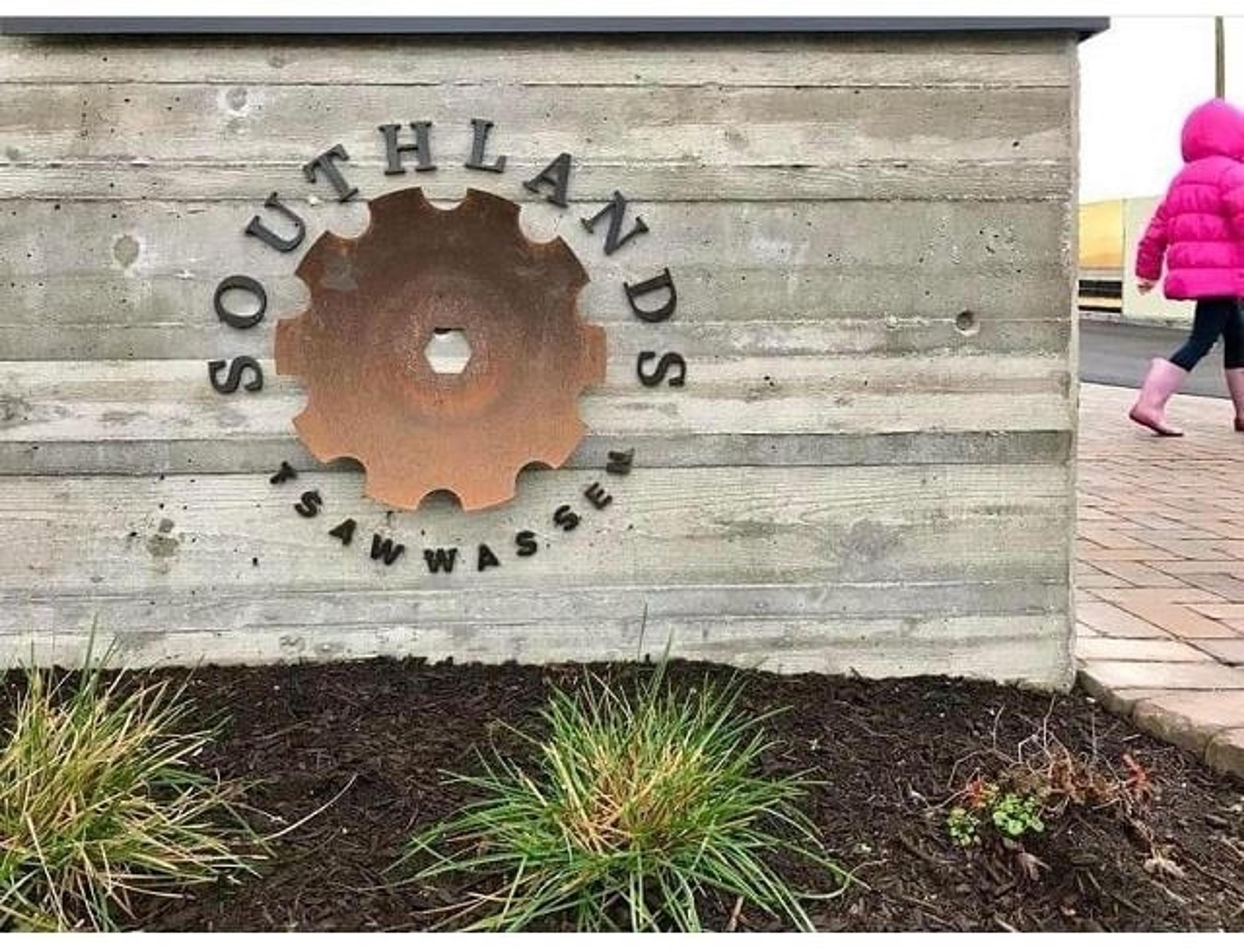 320 Ridge Street, Delta - Exteriors - Photo 2