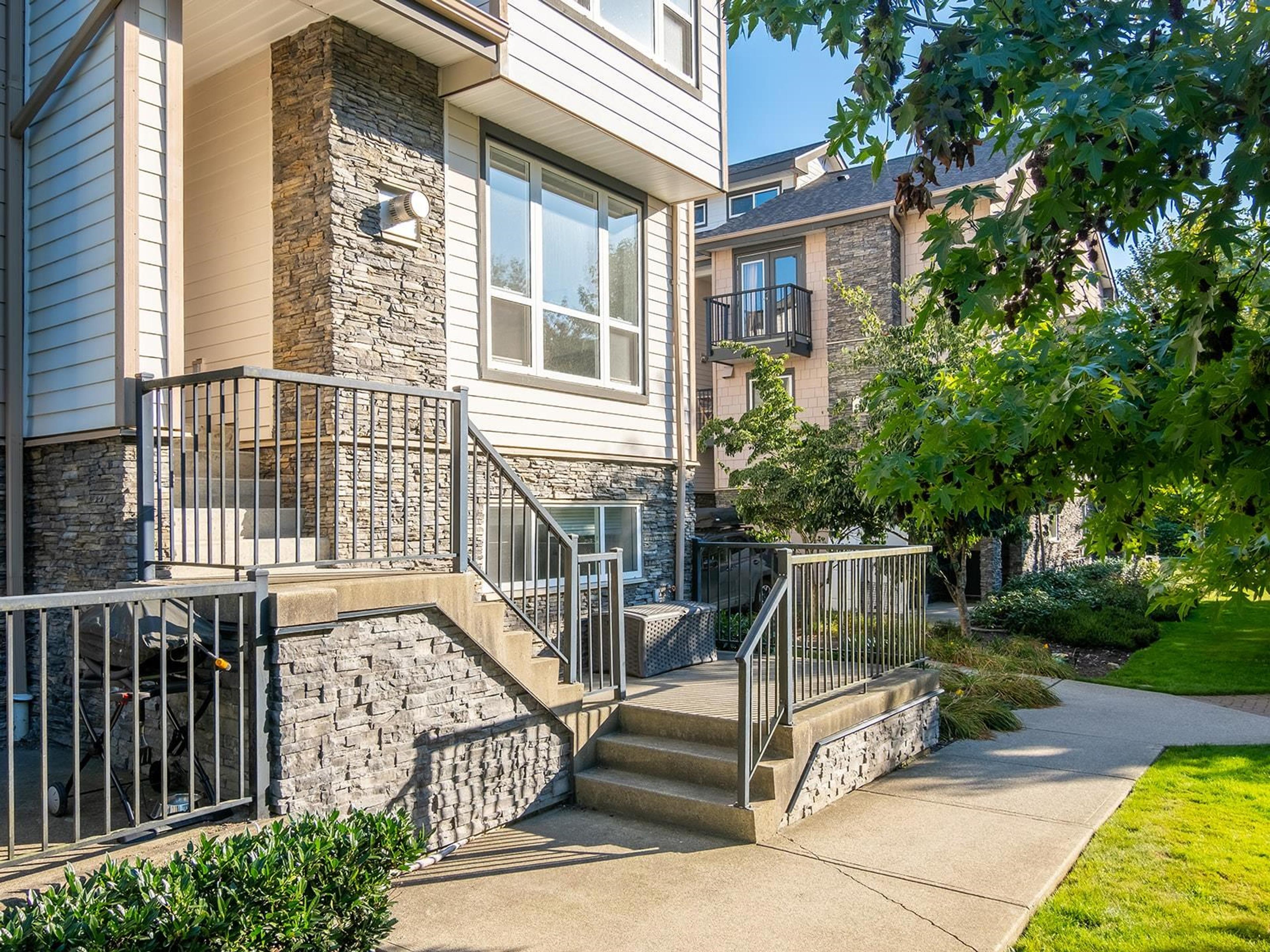 1261 Main Street, Squamish - Exteriors - Photo 4