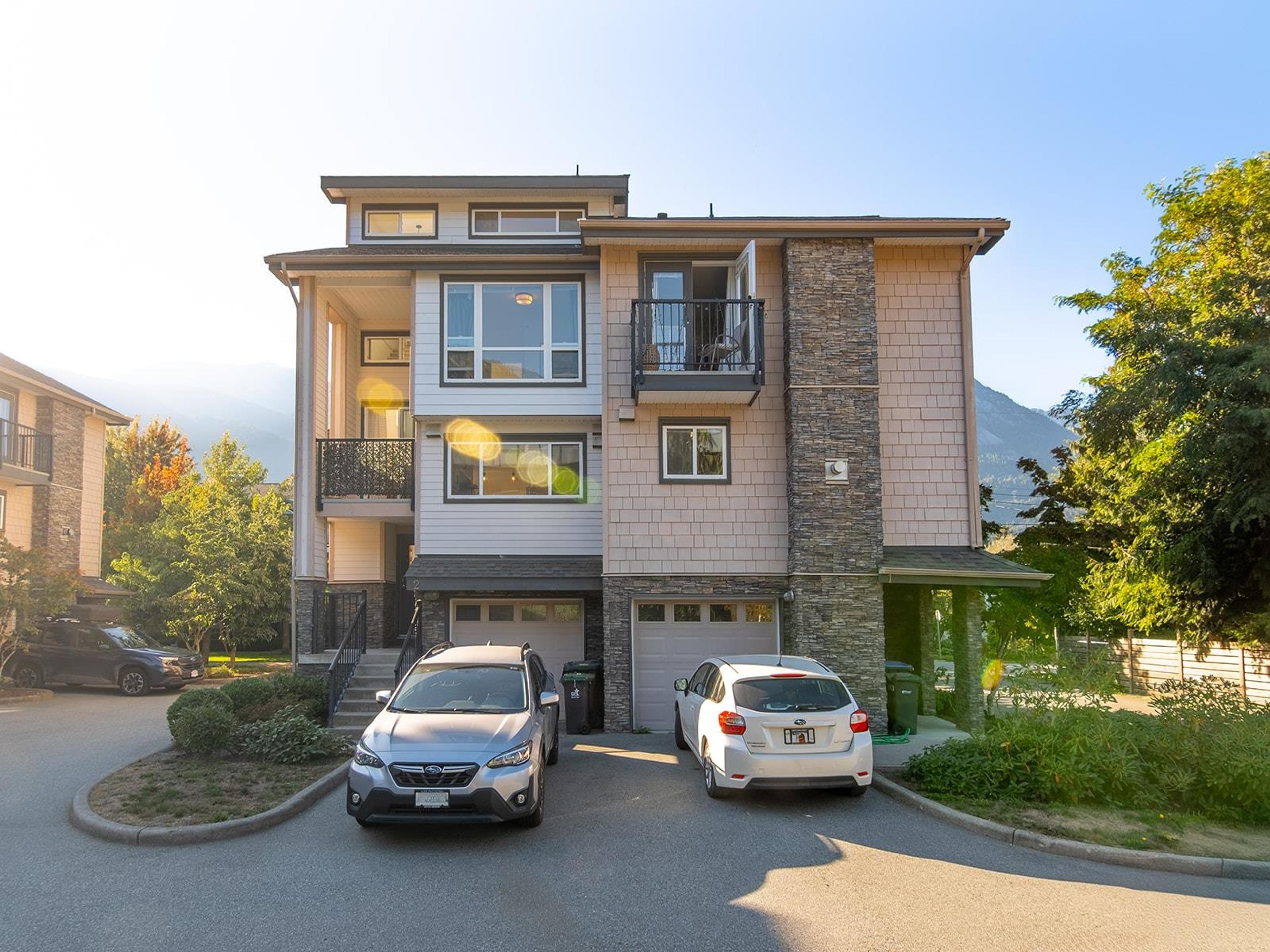 1261 Main Street, Squamish - Exteriors - Photo 5