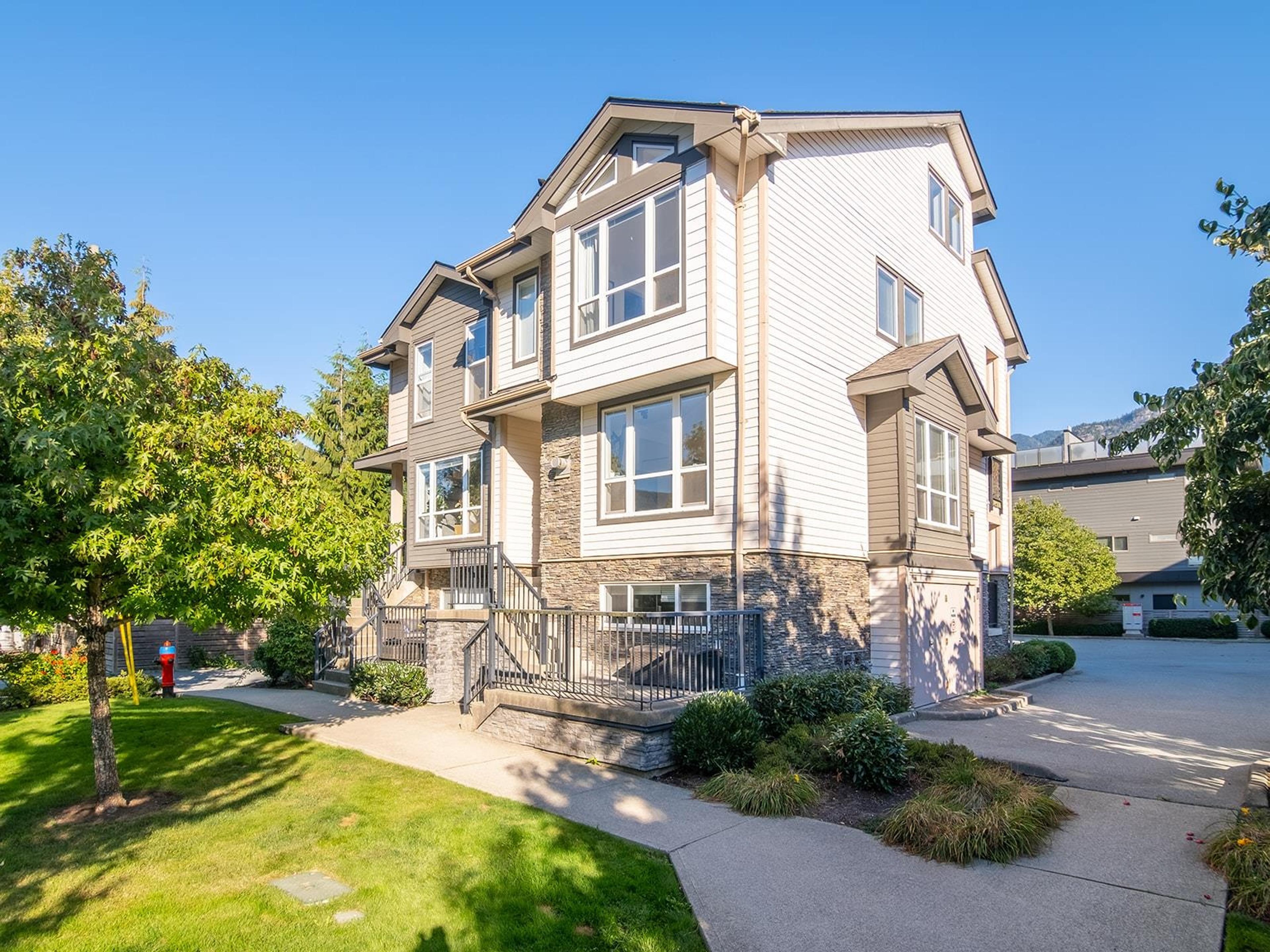 1261 Main Street, Squamish - Exteriors - Photo 9