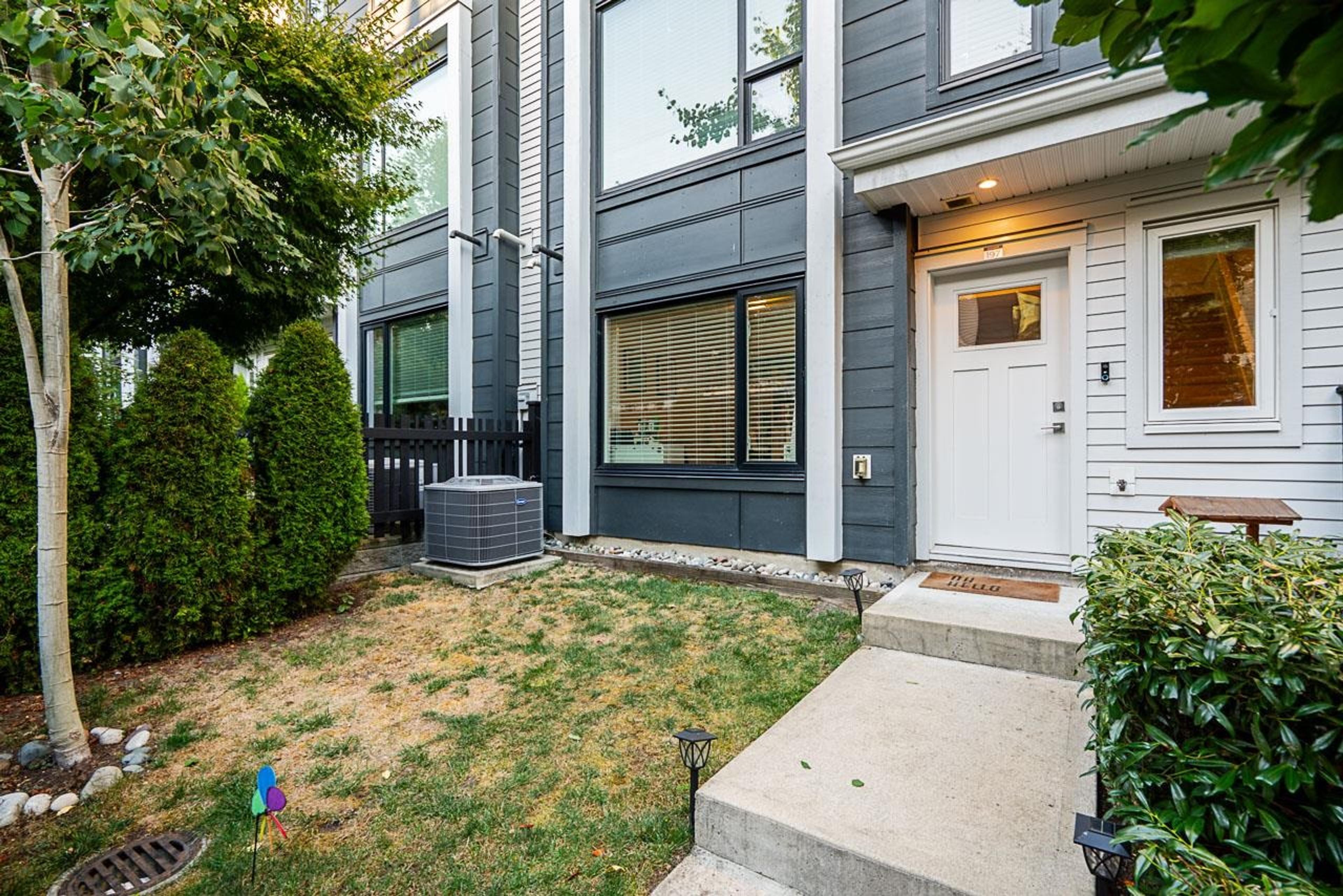 2277 Oak Meadows Drive, Surrey - Exteriors - Photo 2