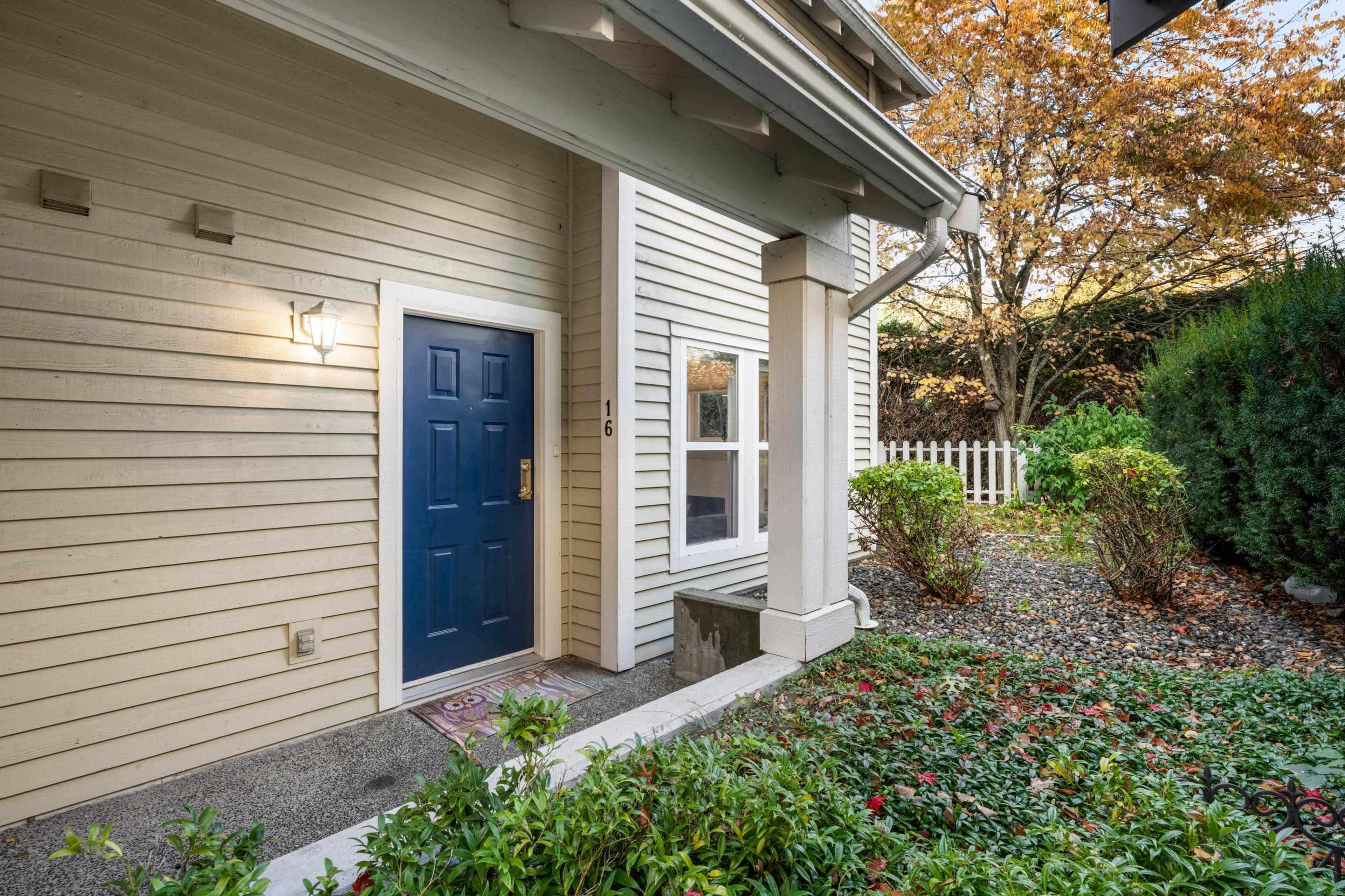 1706 56 Street, Delta - Exteriors - Photo 2