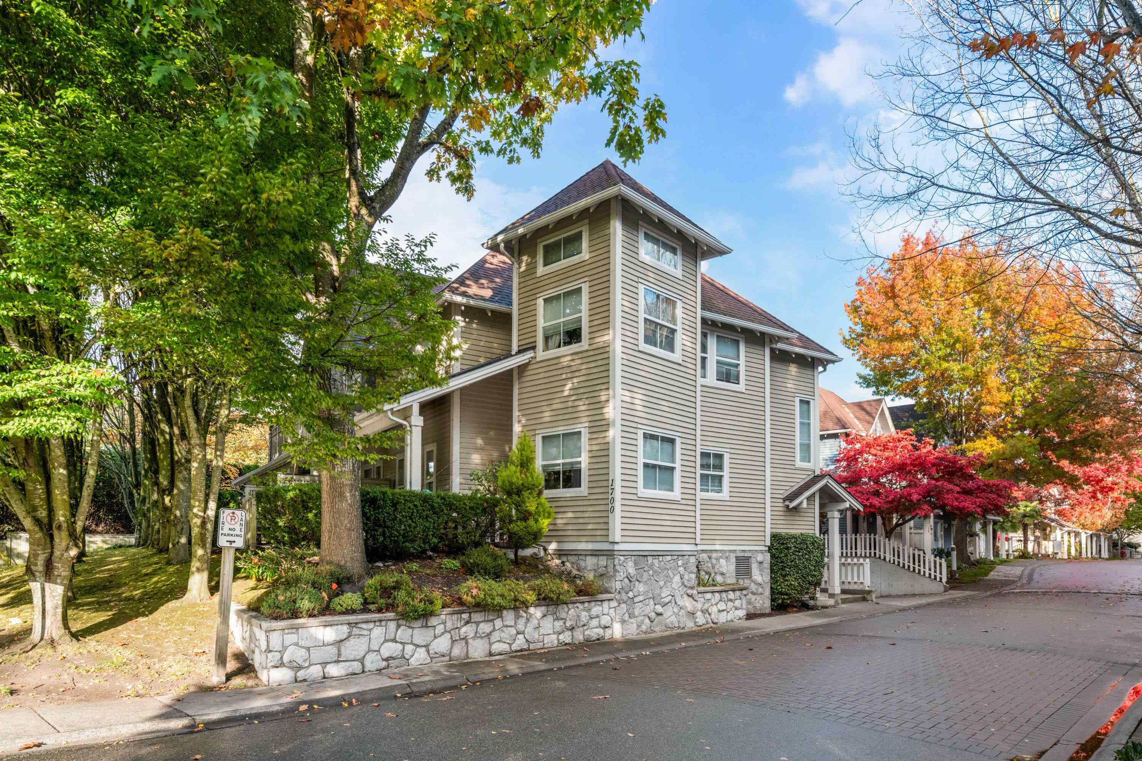 1706 56 Street, Delta - Exteriors - Full Complex View - Photo 4