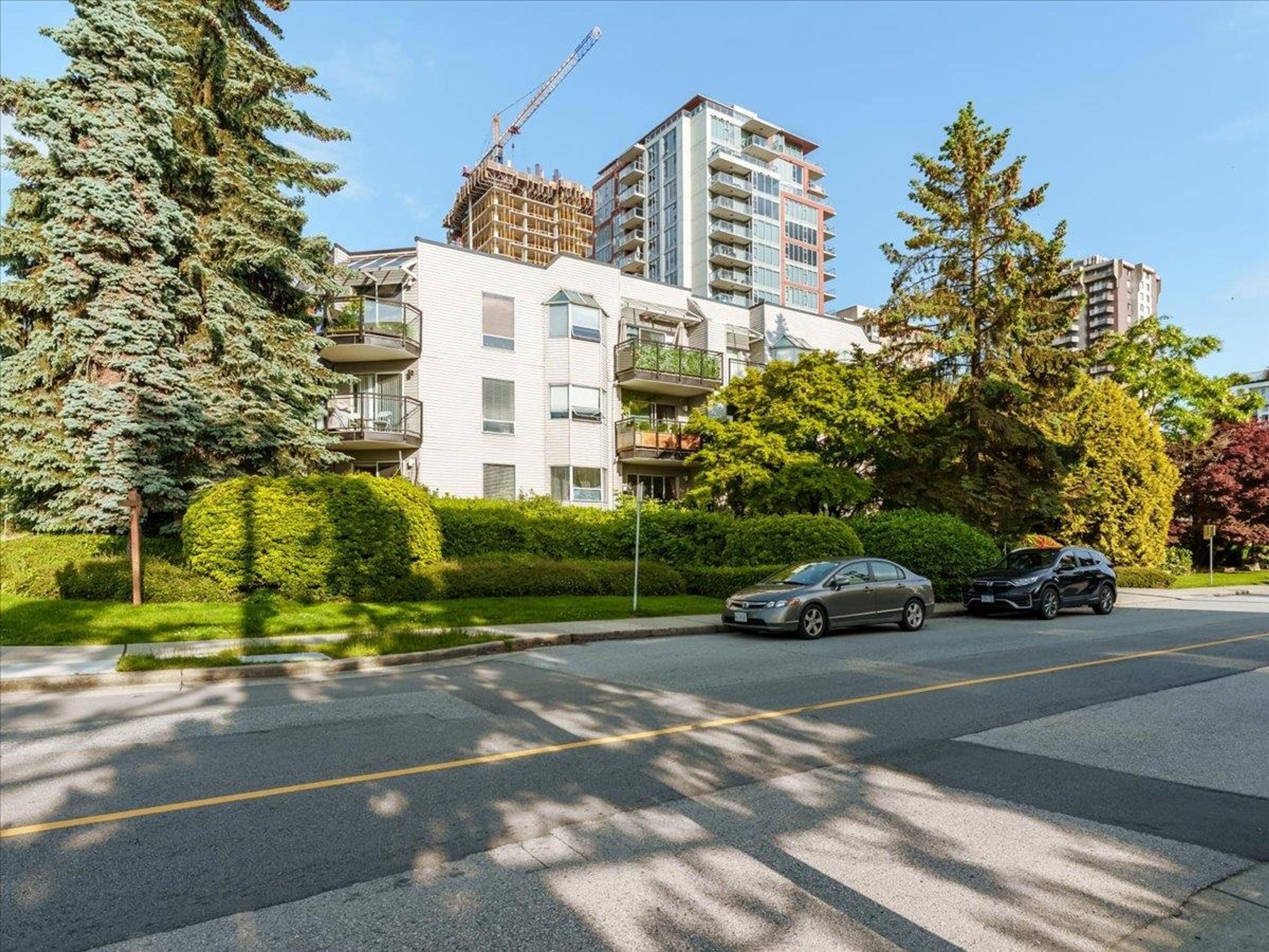 1550 Chesterfield Avenue, North Vancouver - Exteriors - Photo 1