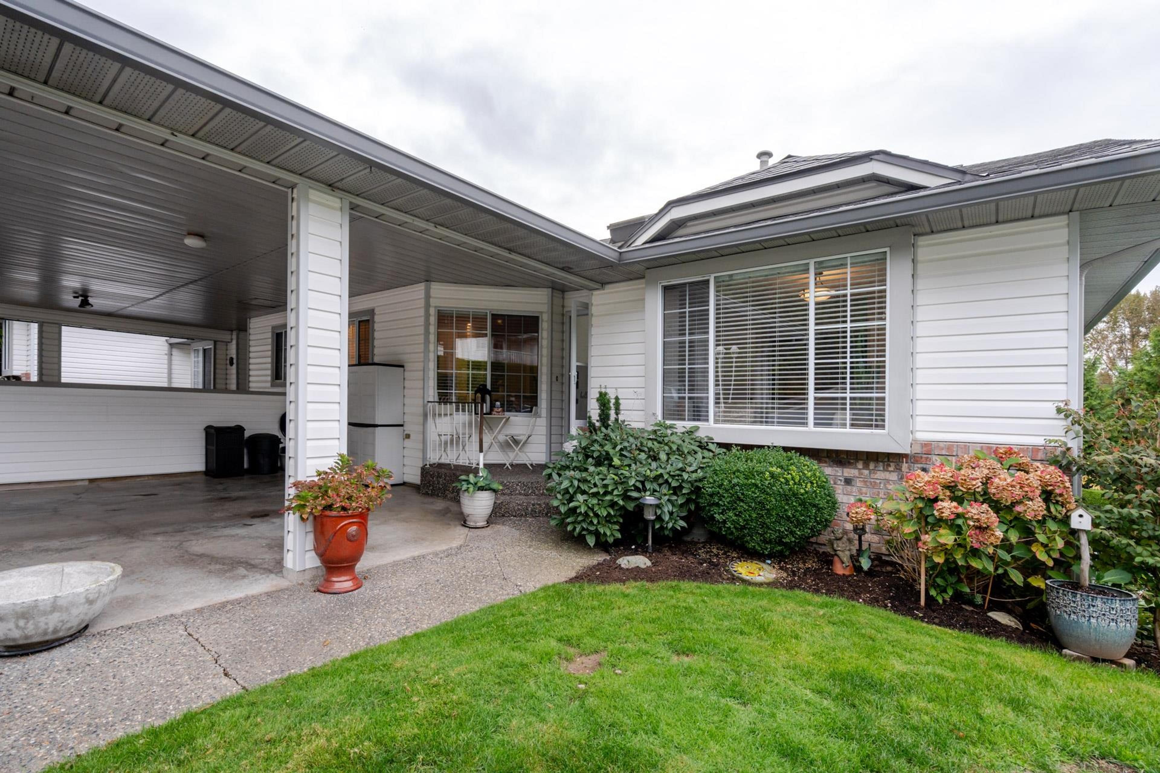 3351 Horn Street, Abbotsford - Exteriors - Photo 2