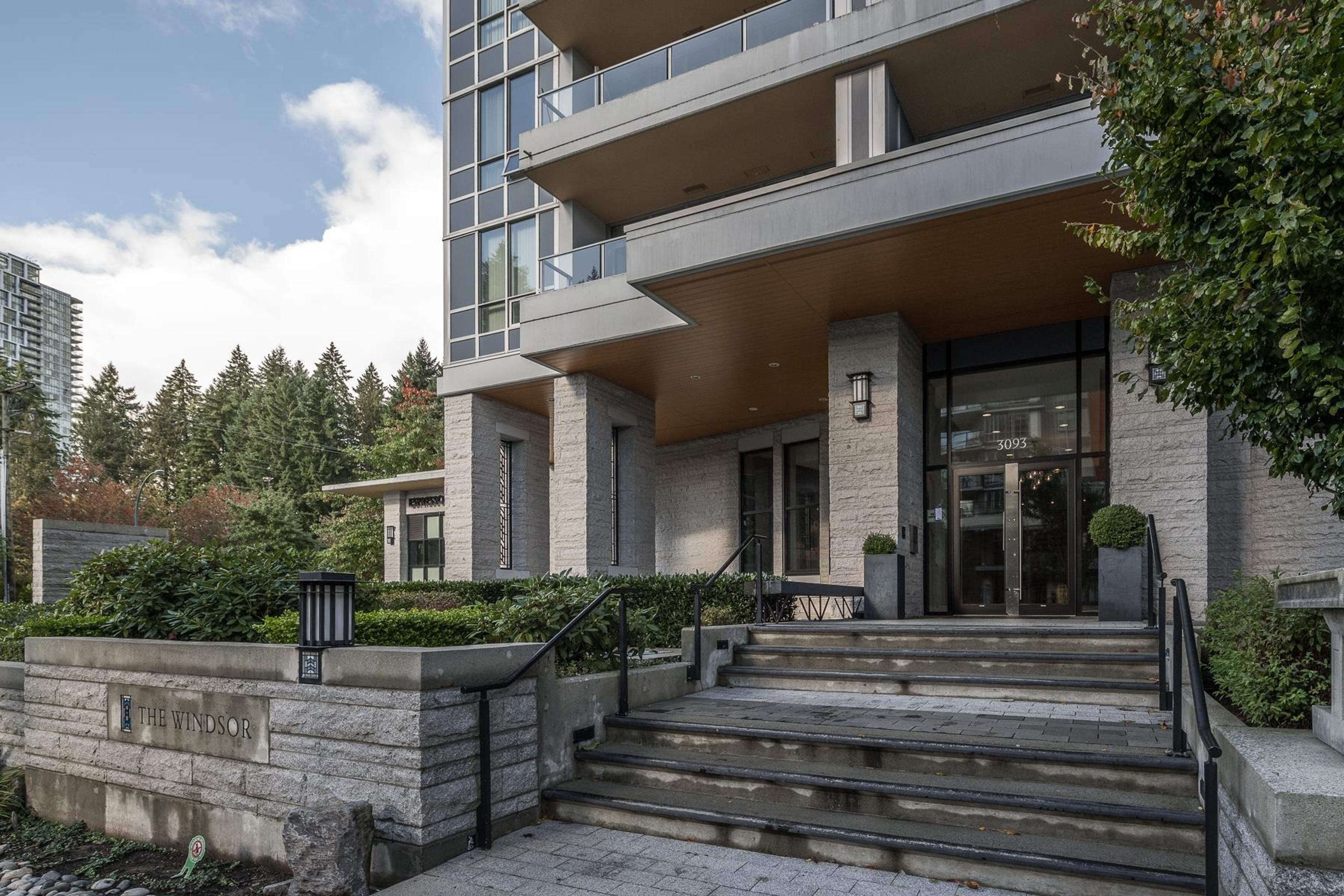 #1508 3093 WINDSOR GATE - Image 2