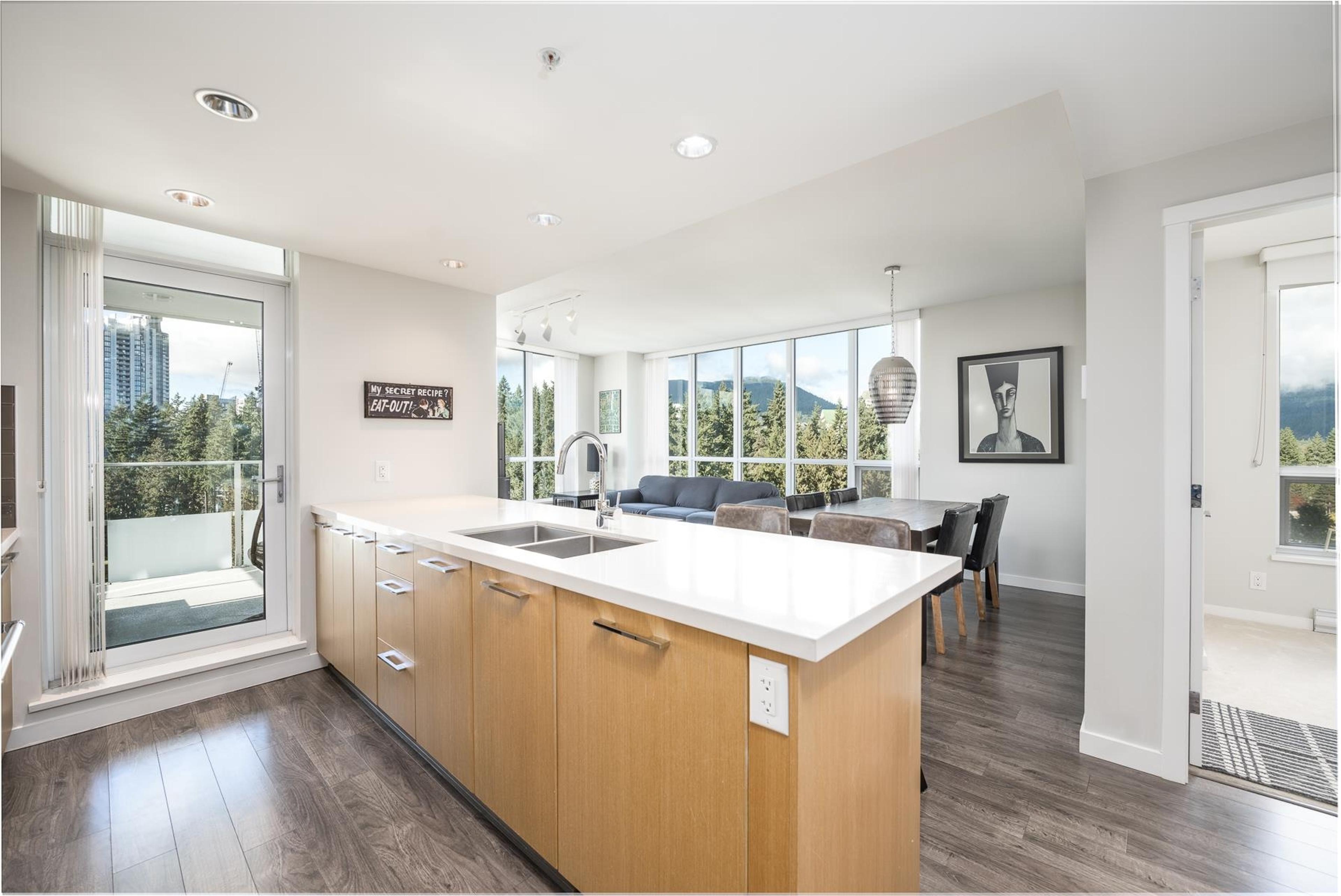 #1508 3093 WINDSOR GATE - Image 3