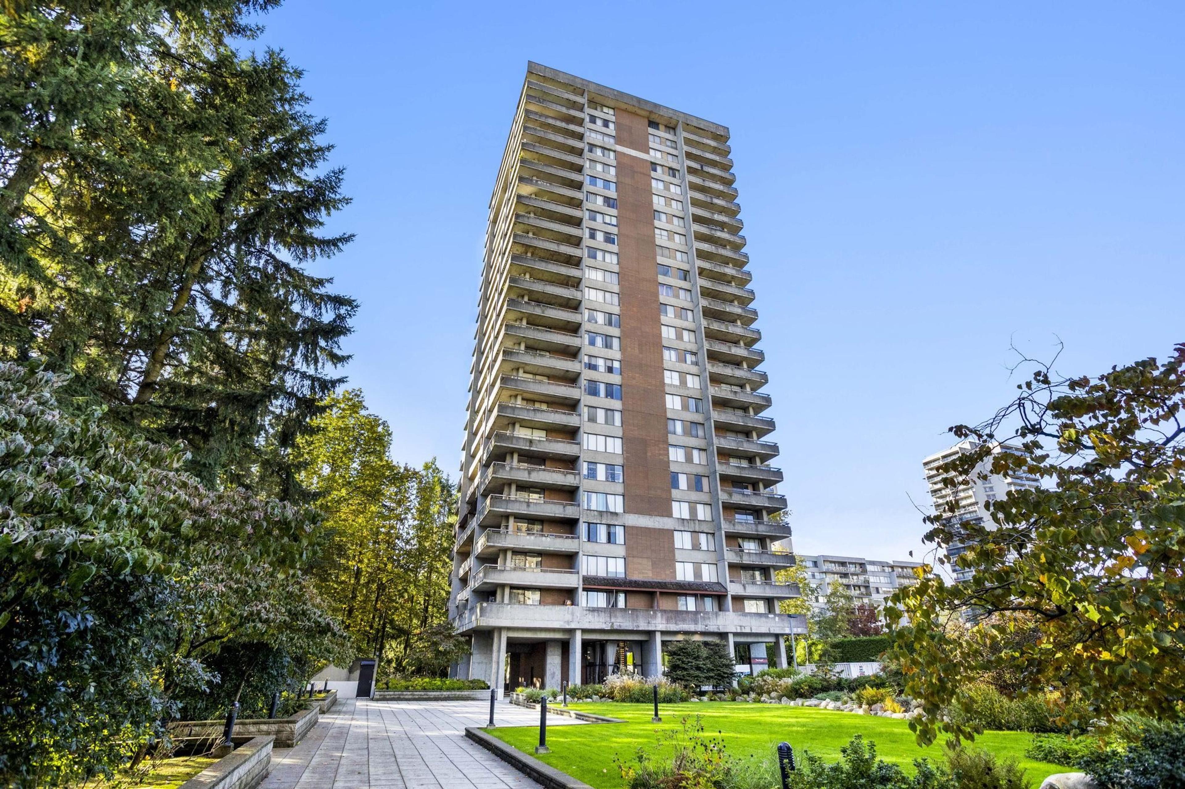 #1605 3737 BARTLETT COURT - Image 2
