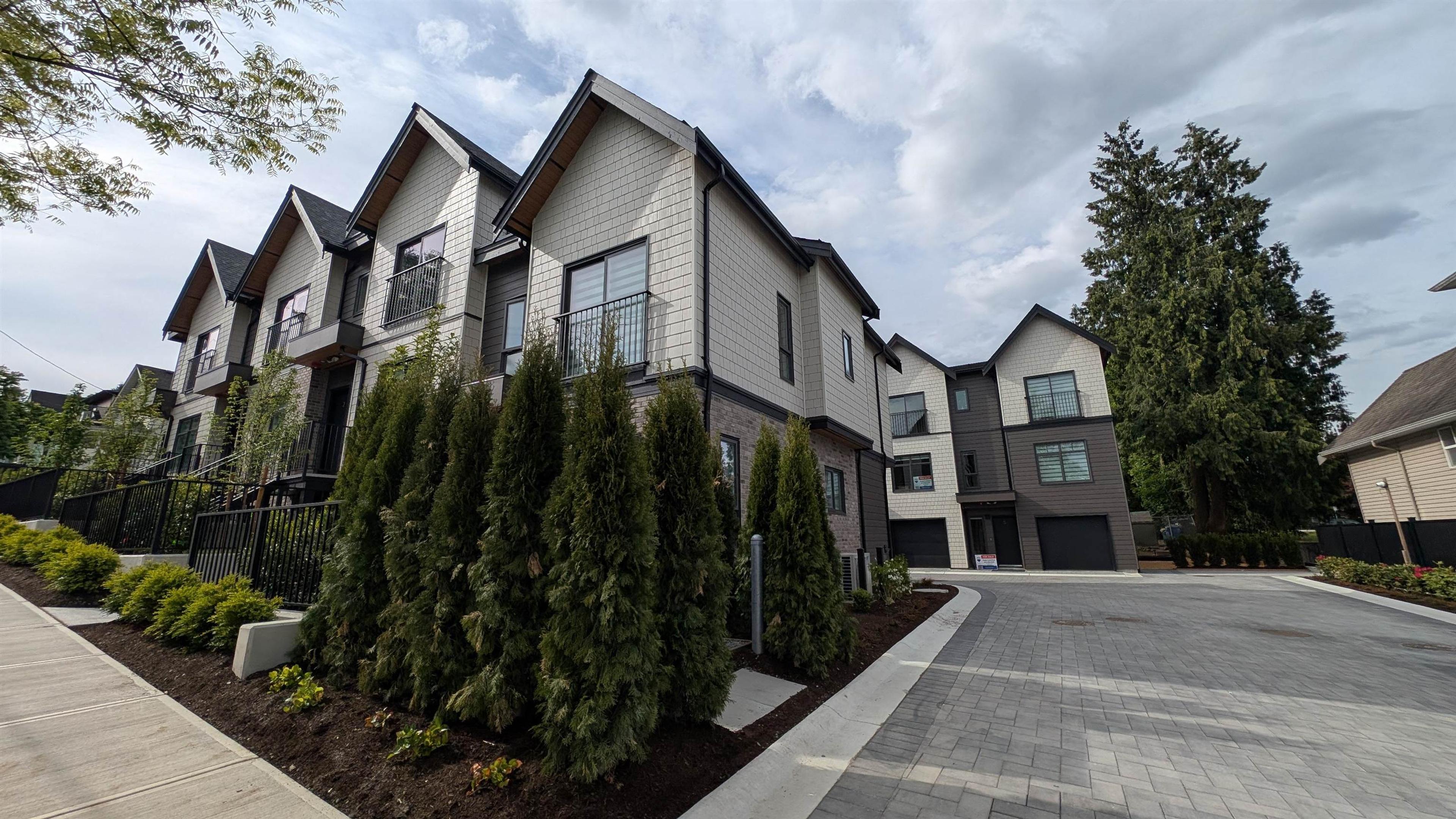 339 Keary Street, New Westminster - Exteriors - Full Complex View - Photo 5