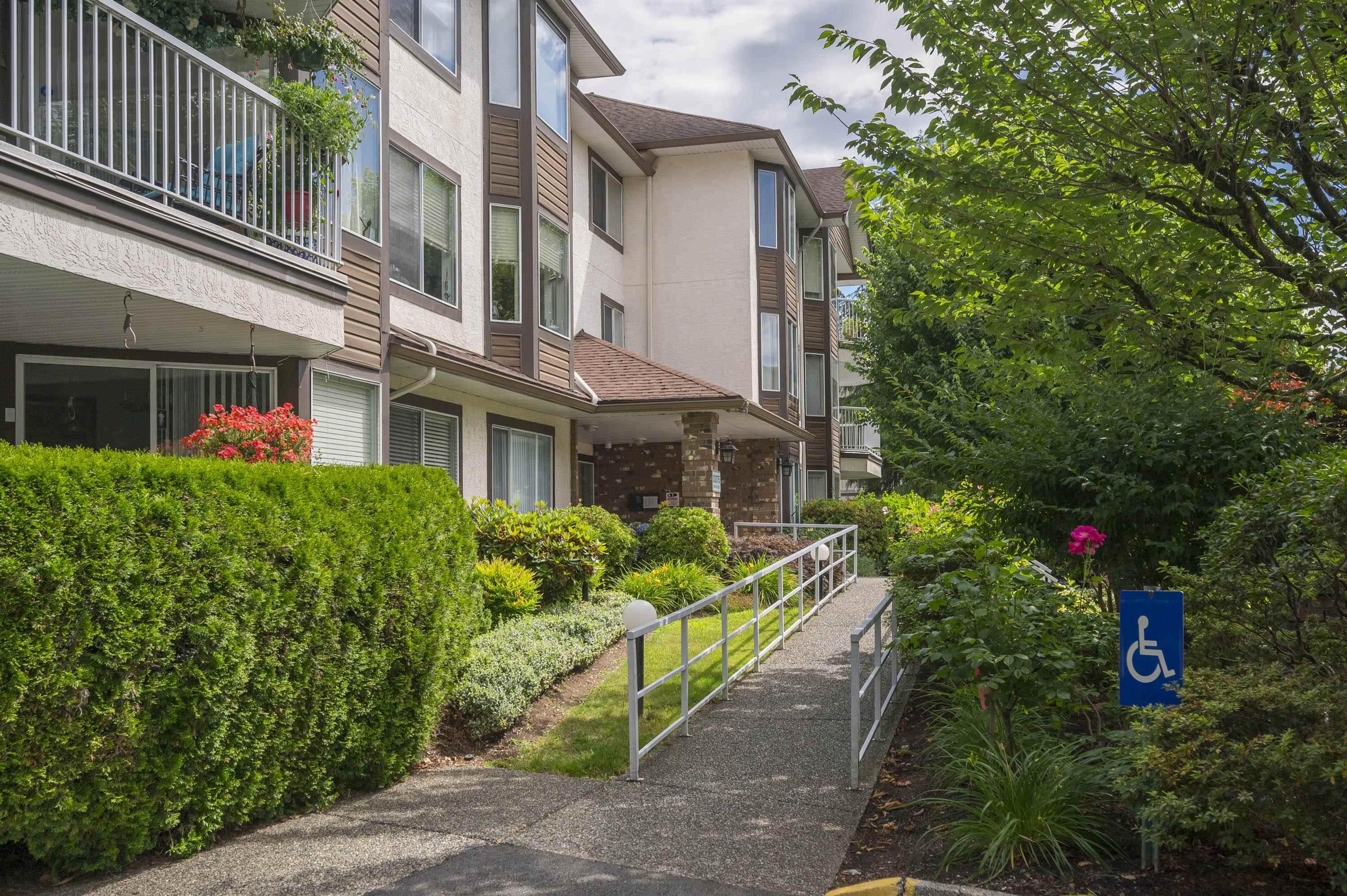 33375 Mayfair Avenue, Abbotsford - Exteriors - Photo 5