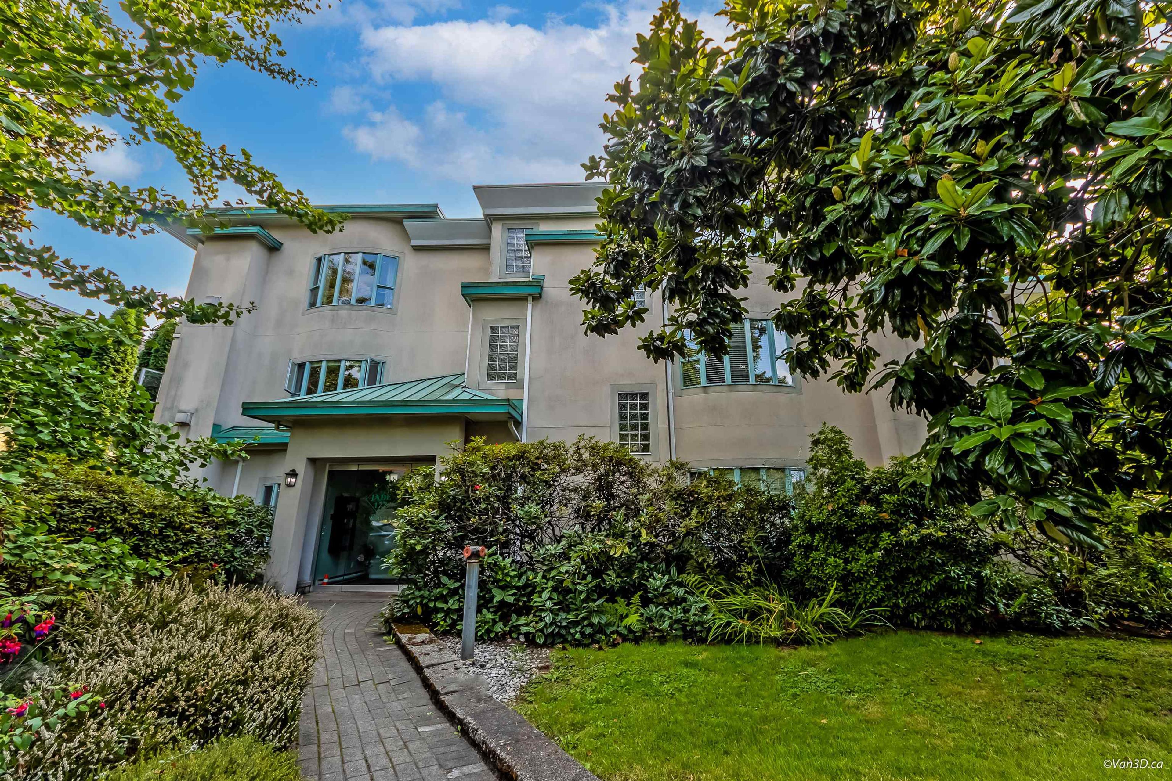 177 W 5th Street, North Vancouver - Exteriors - Photo 1