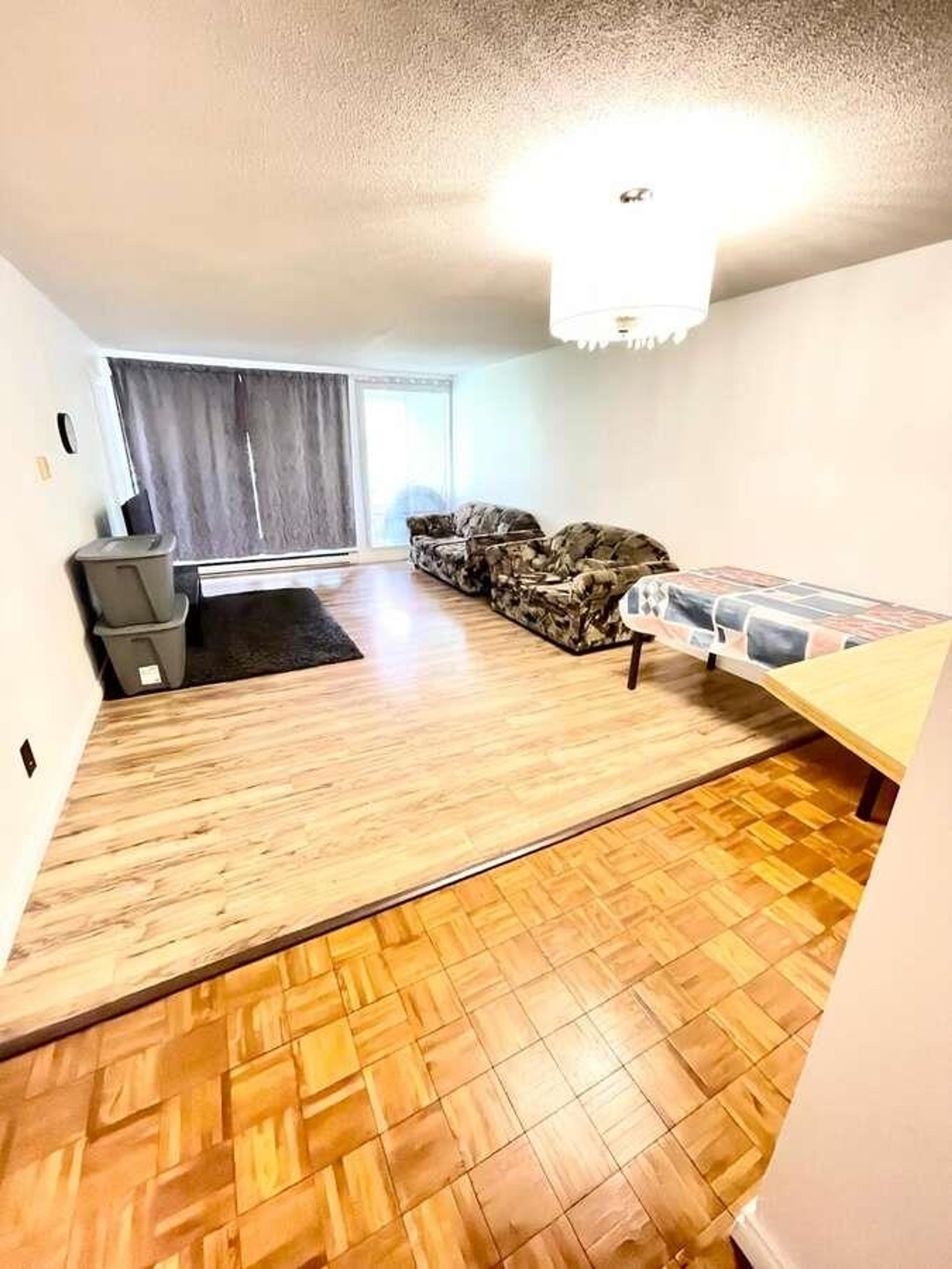 #219 9300 GLENACRES DRIVE - Image 2