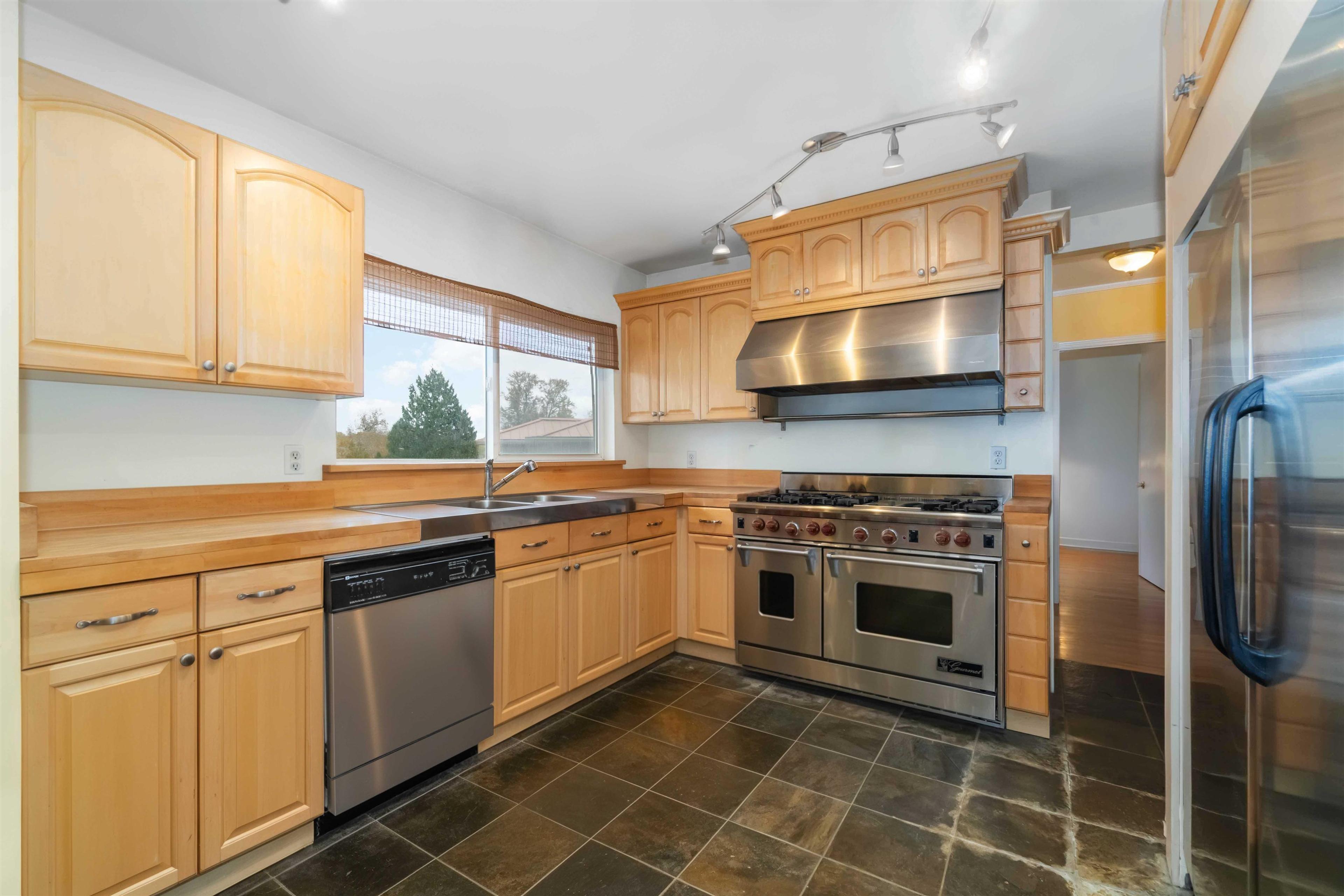 4037 NITHSDALE STREET - Image 3