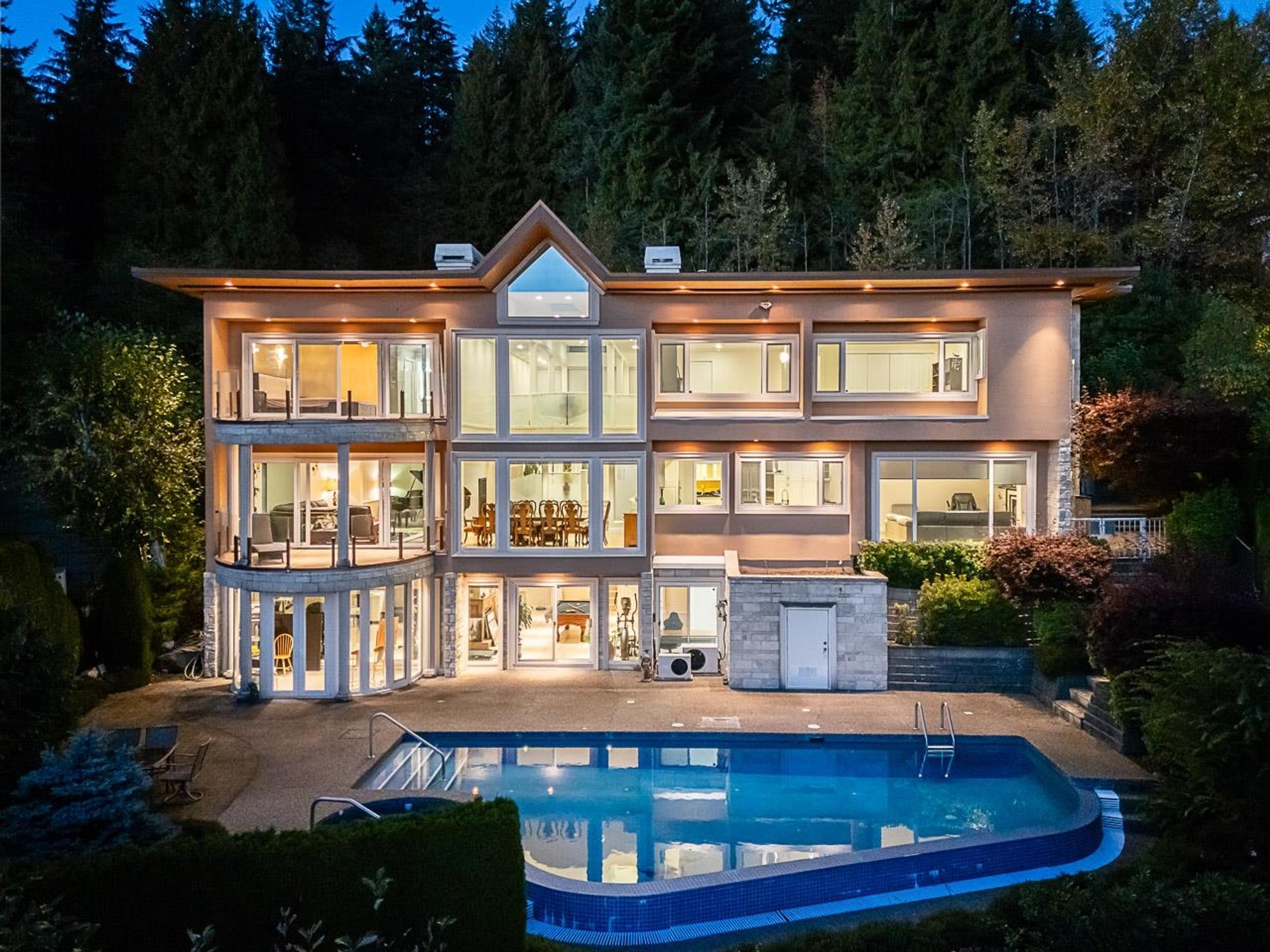 1562 PINECREST DRIVE - Main Image