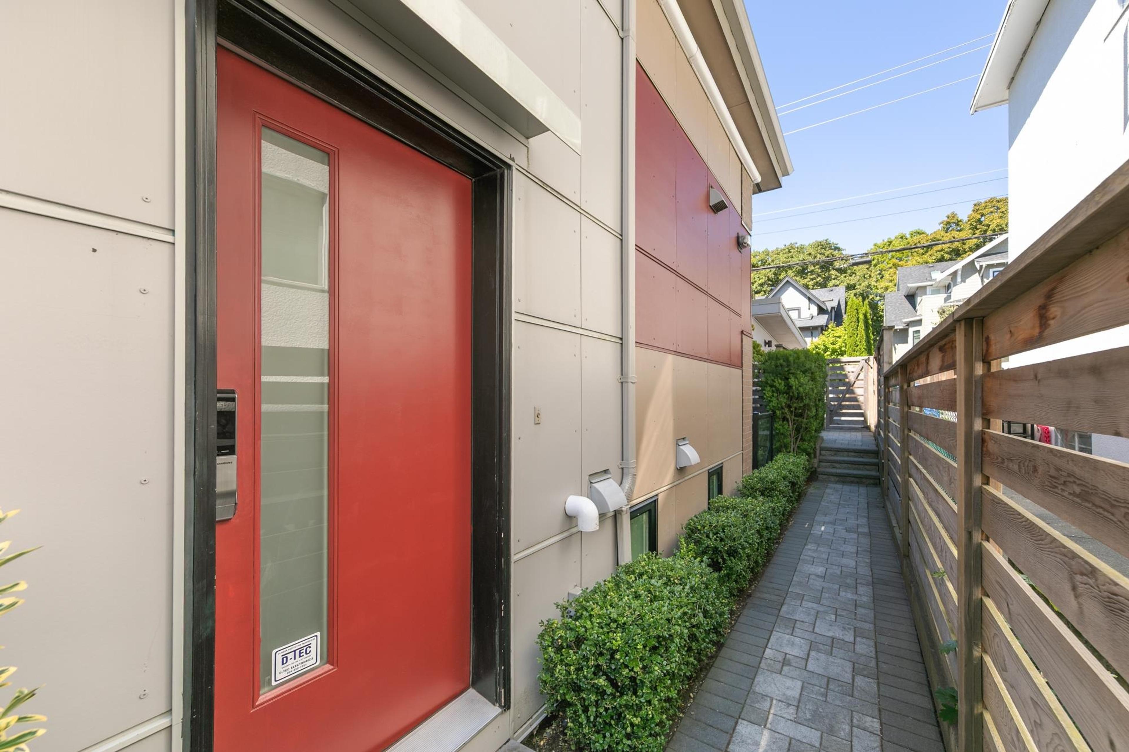 2431 W Broadway Street, Vancouver - Exteriors - Photo 2