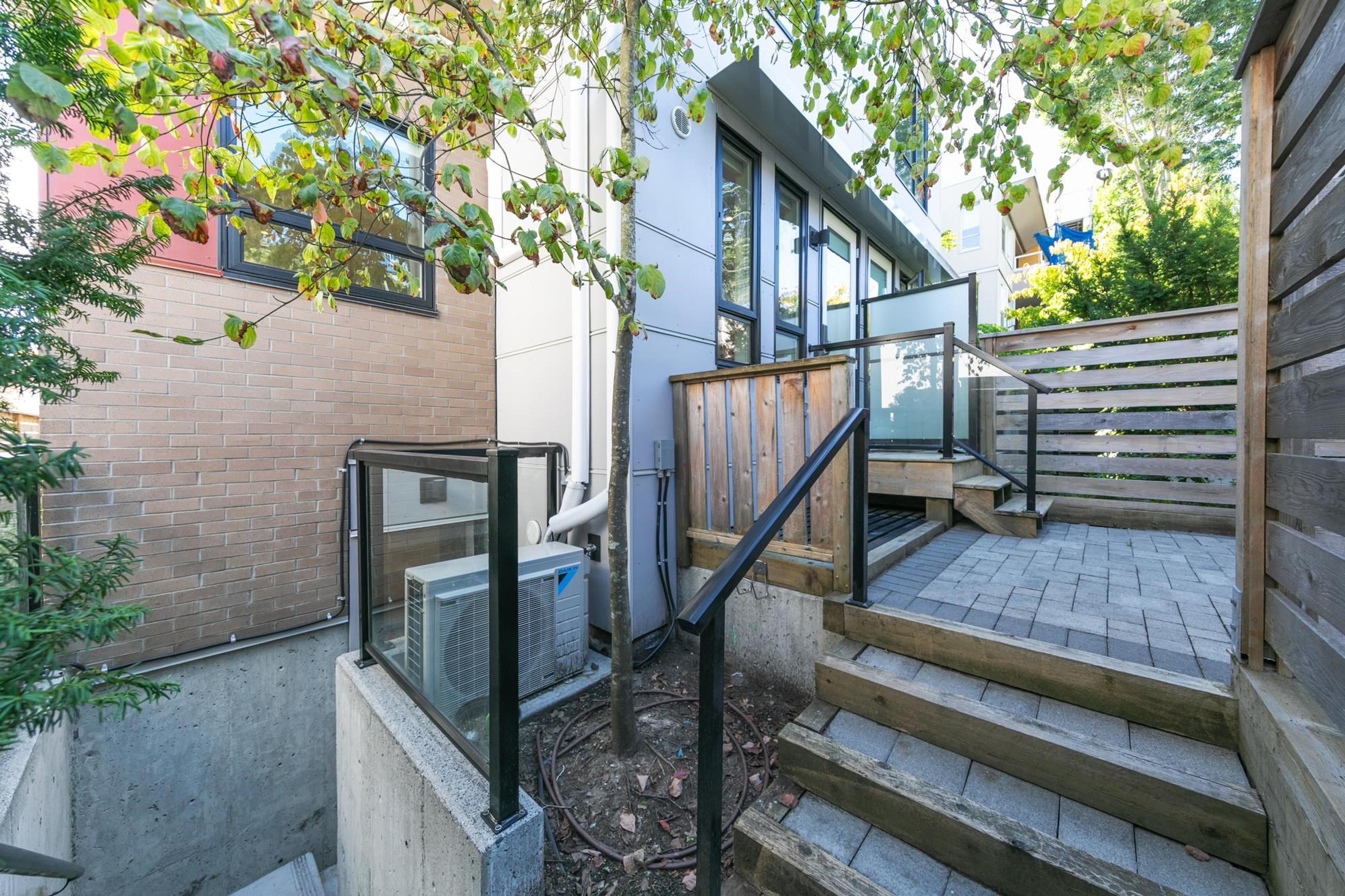 2431 W Broadway Street, Vancouver - Exteriors - Photo 3