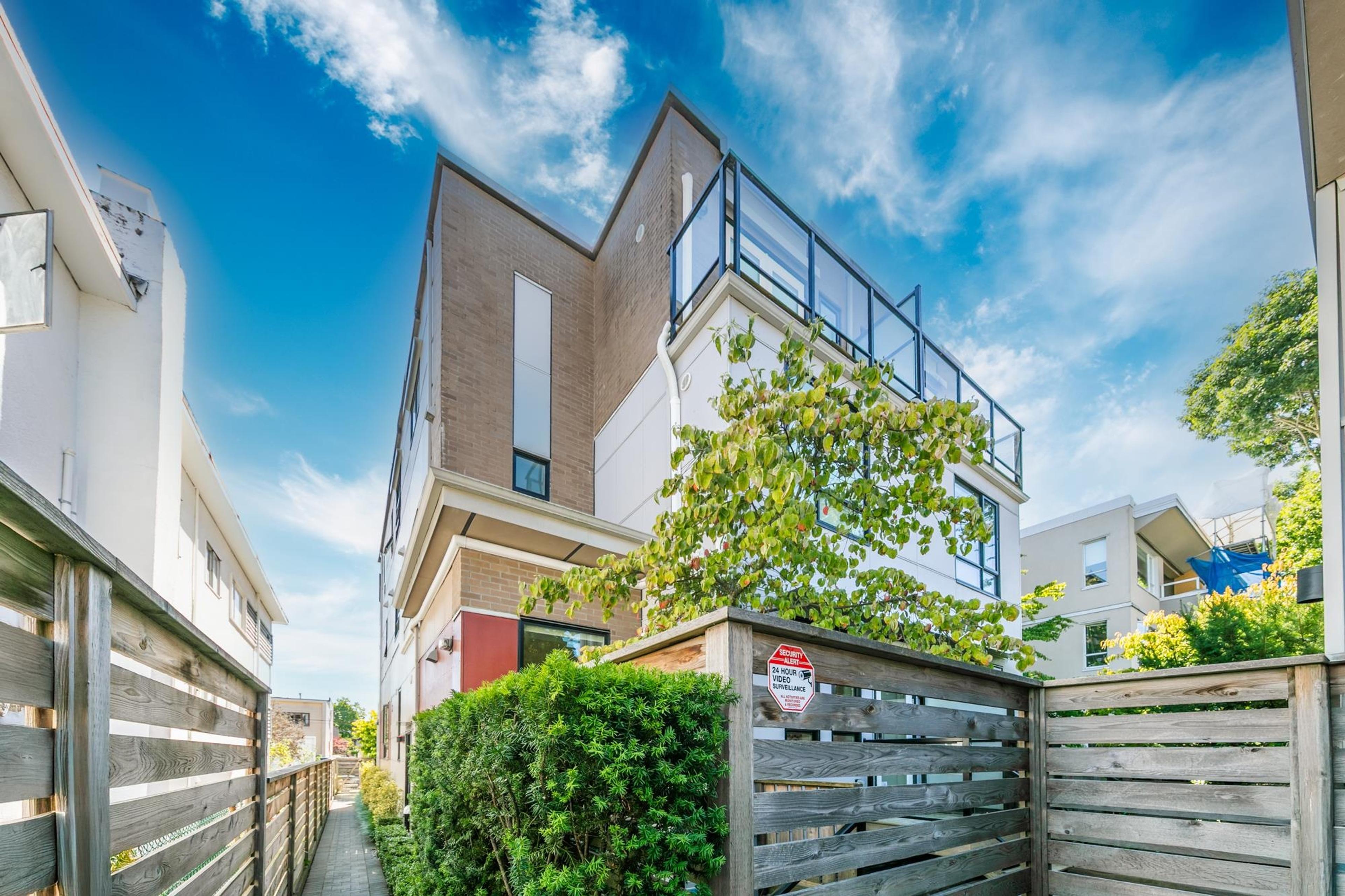 2431 W Broadway Street, Vancouver - Exteriors - Photo 4