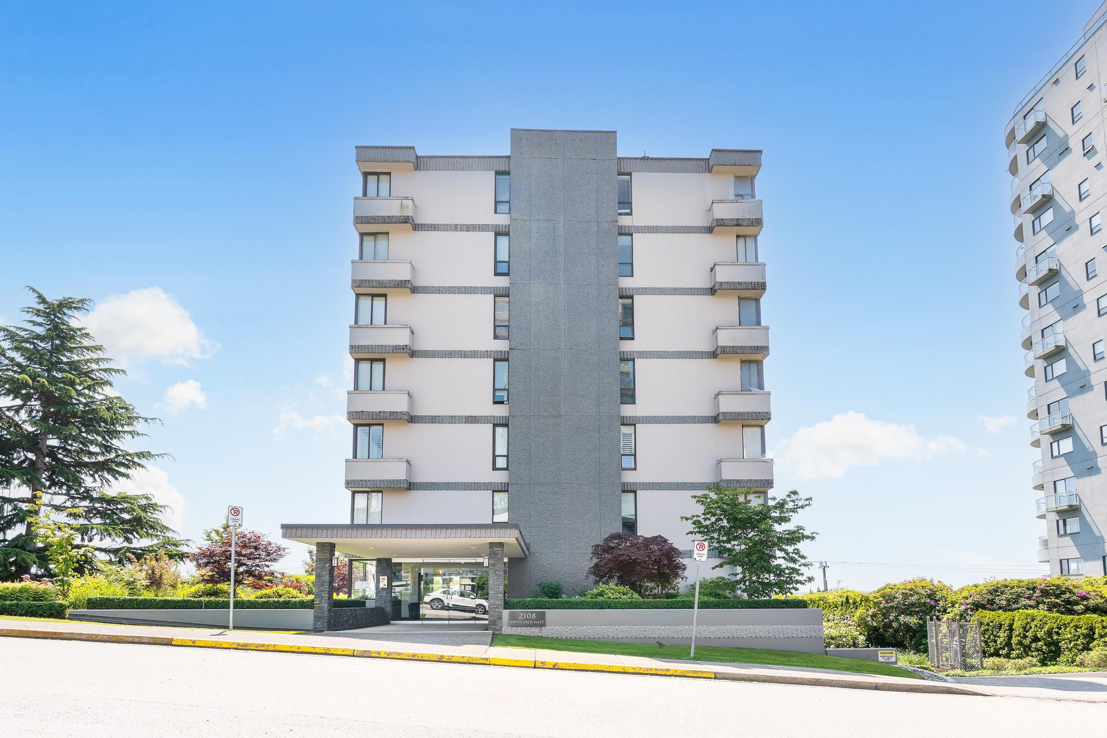 2108 Argyle Avenue, West Vancouver - Exteriors - Photo 1