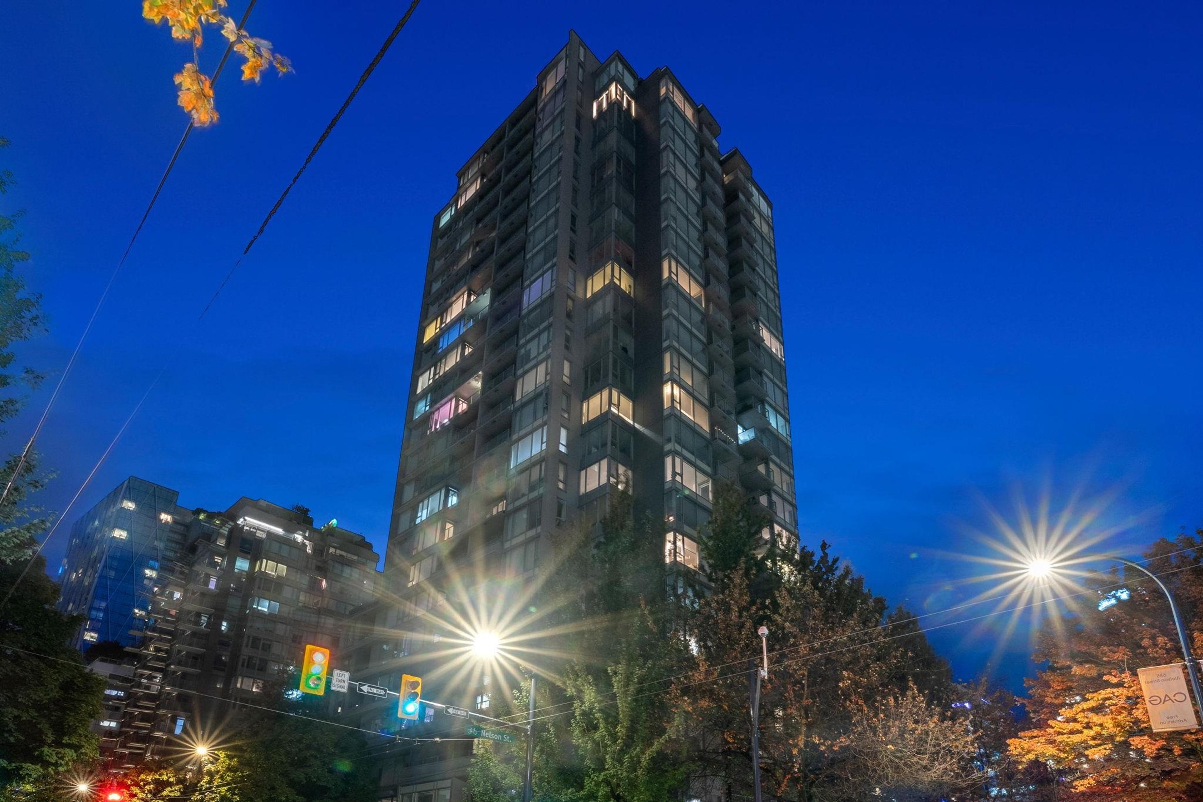 1001 Richards Street, Vancouver - Exteriors - Photo 1