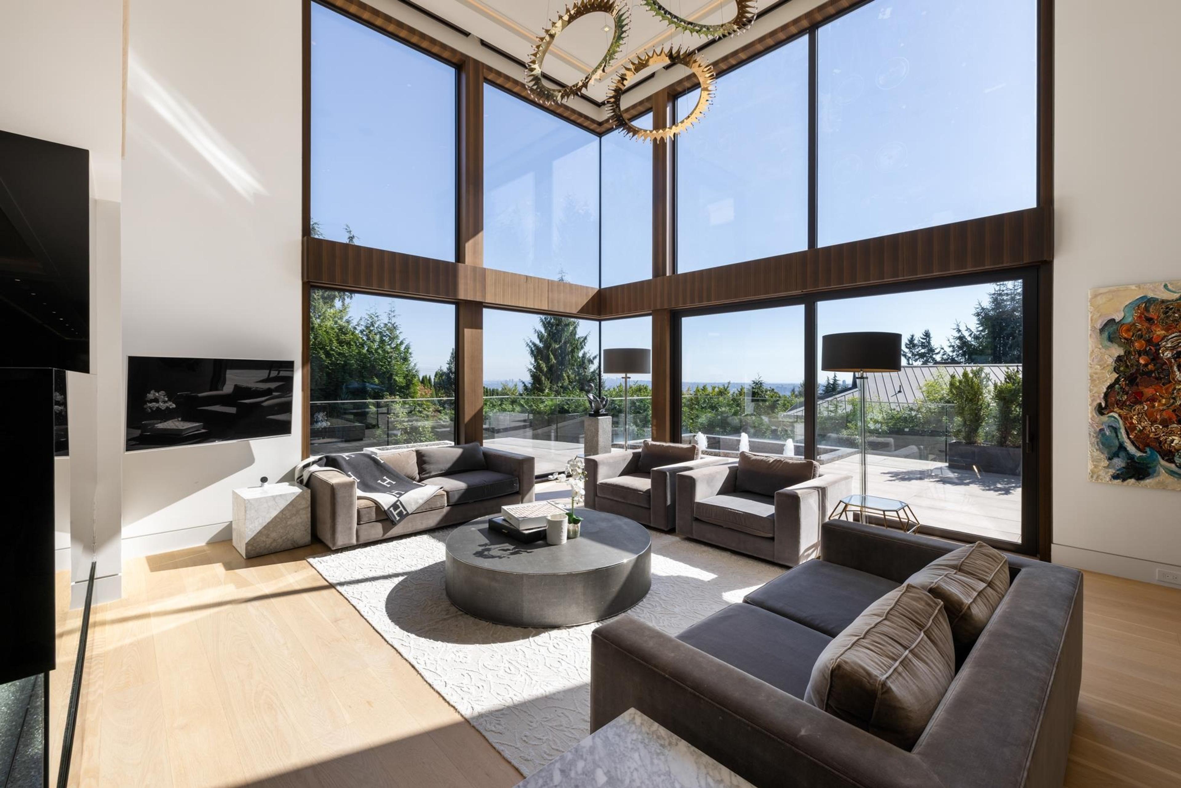 1050 KING GEORGES WAY - Image 3