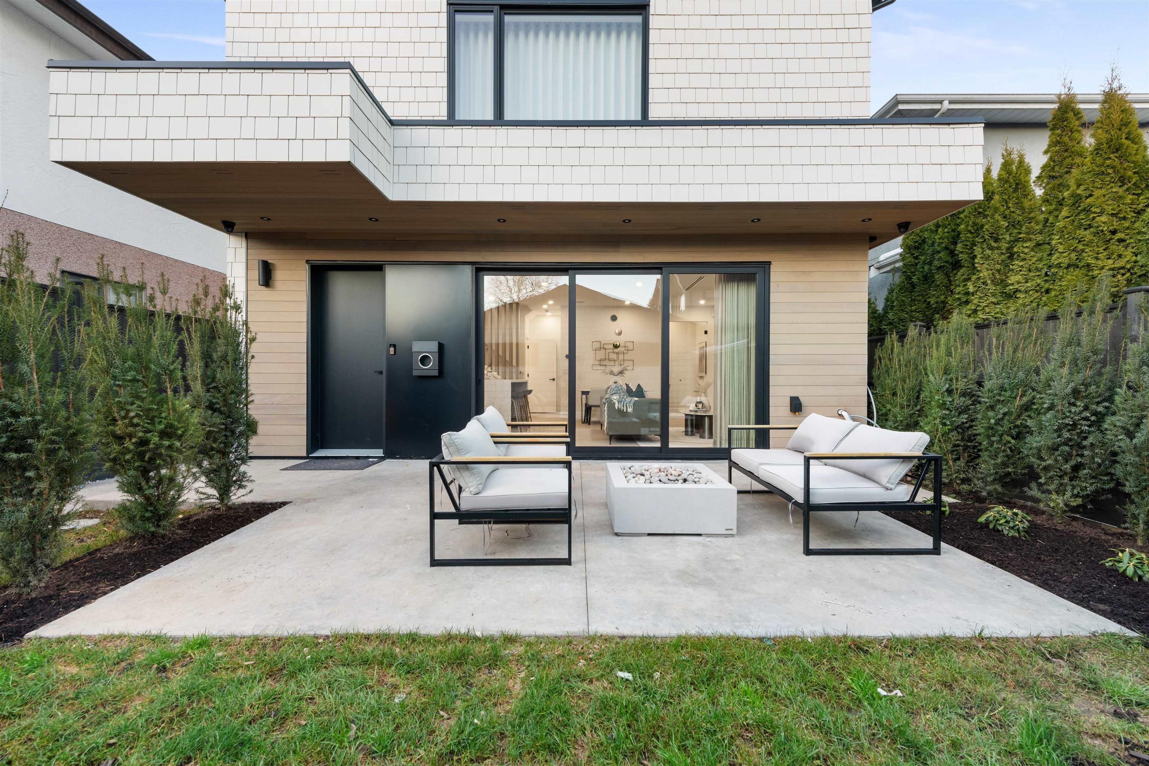 280 E 32 Avenue, Vancouver - Exteriors - Photo 1