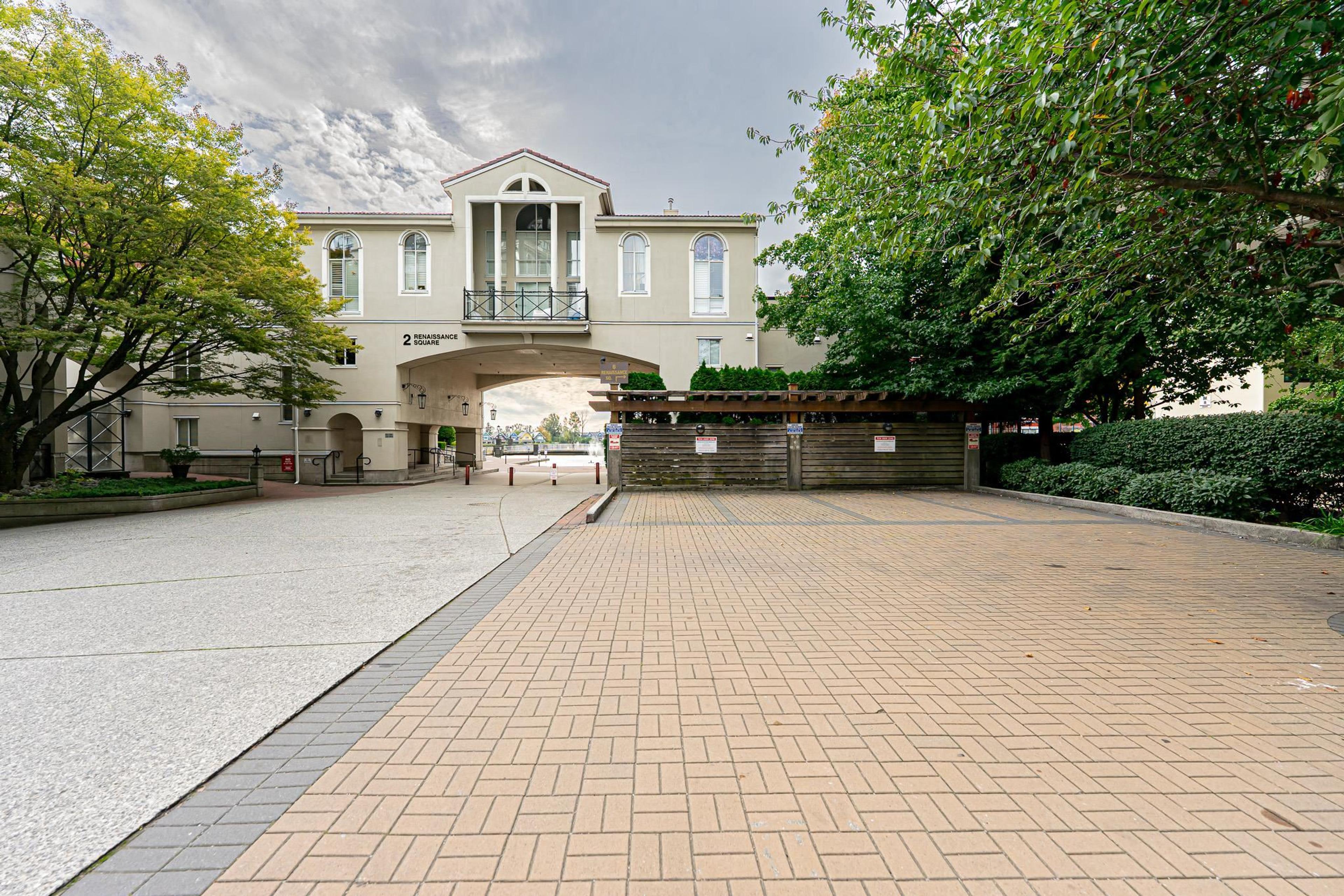 10 Renaissance Square, New Westminster - Exteriors - Photo 1