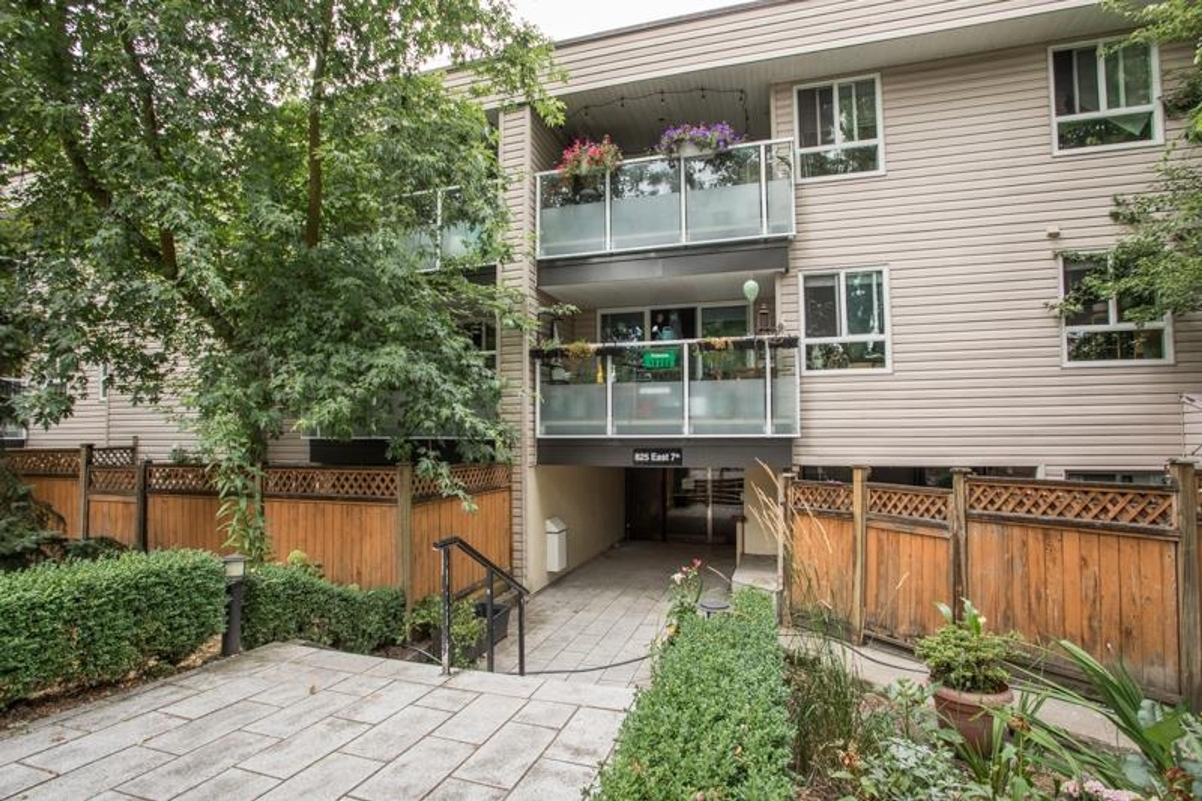 825 E 7th Avenue, Vancouver - Exteriors - Photo 1