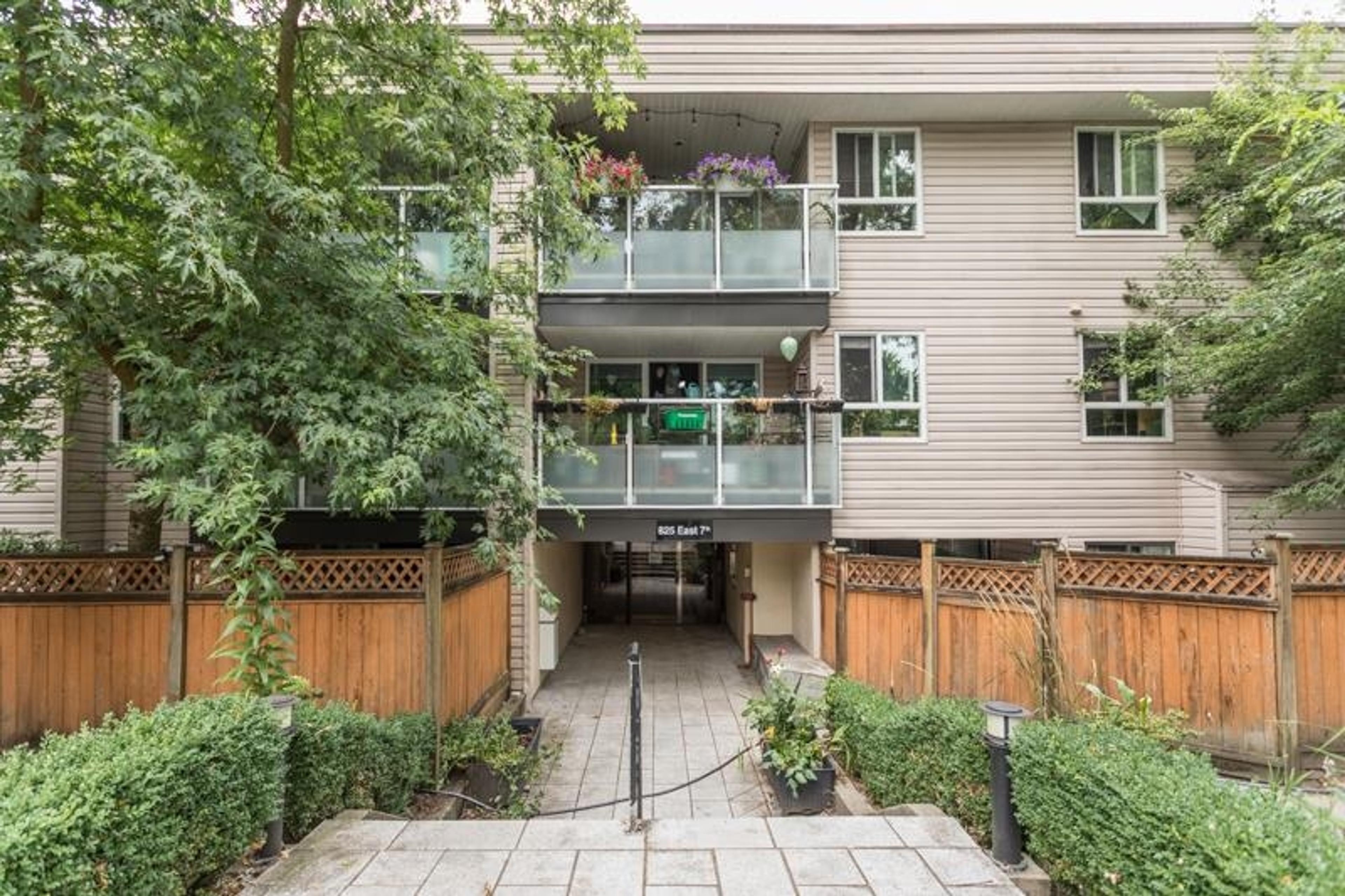 825 E 7th Avenue, Vancouver - Exteriors - Photo 2